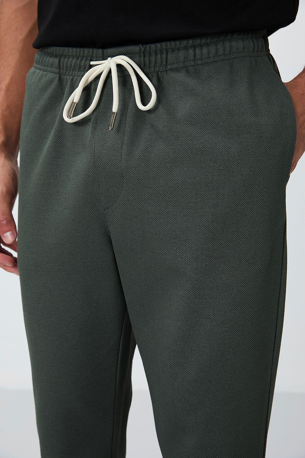 TOMMY Men's Textured Tapered Sweatpants 2