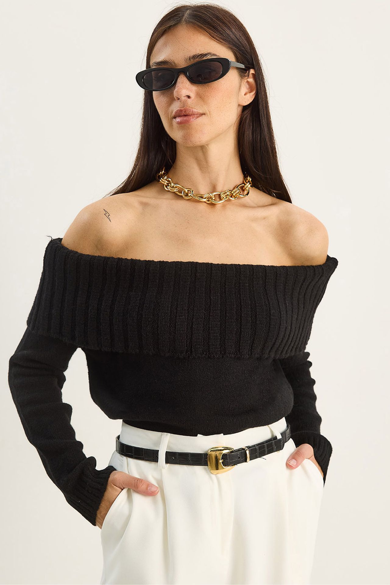 LUCCI Knit Sweater with Madonna Collar 1