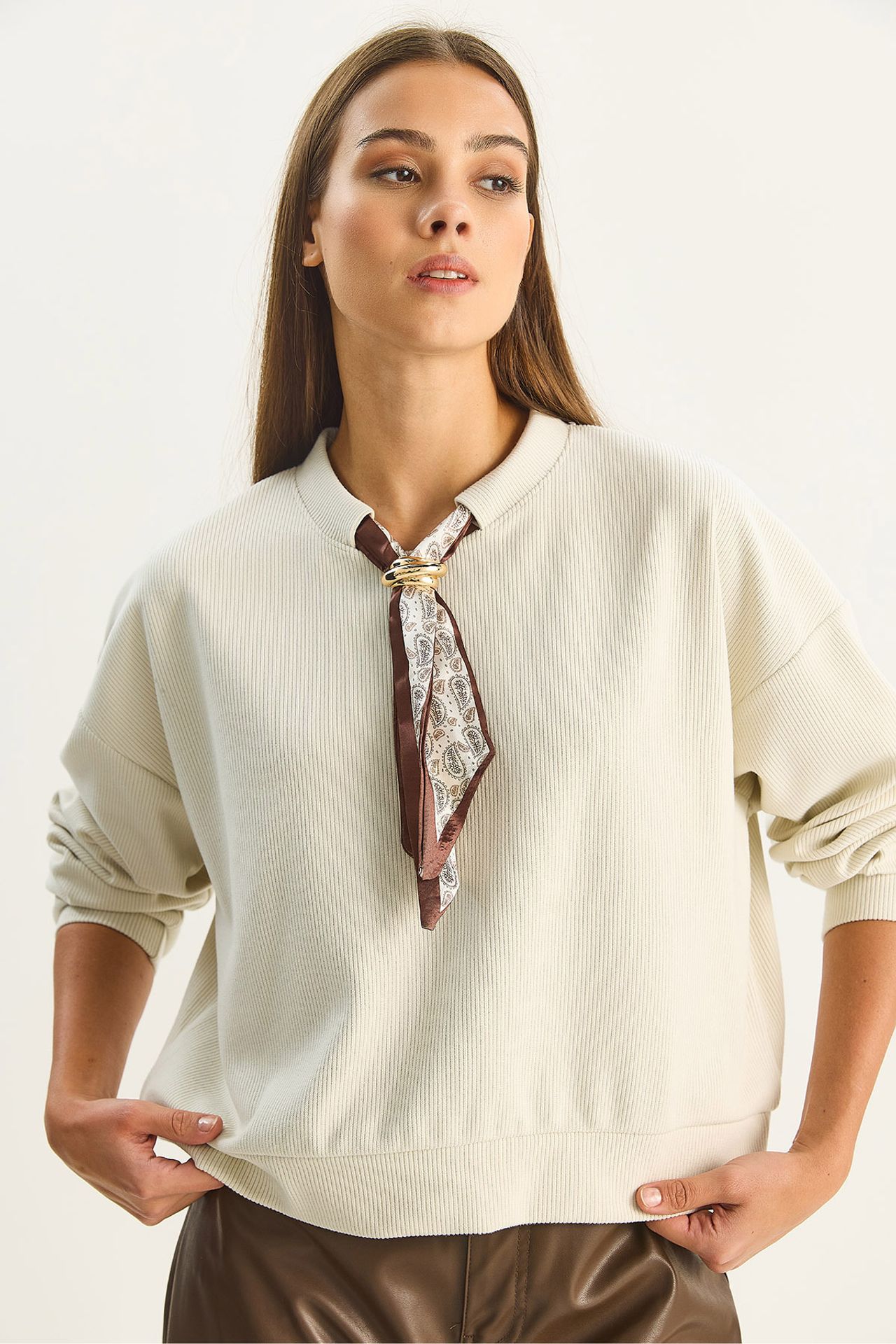 Crew Neck Ribbed Sweatshirt with Scarf Accessory Detail 5