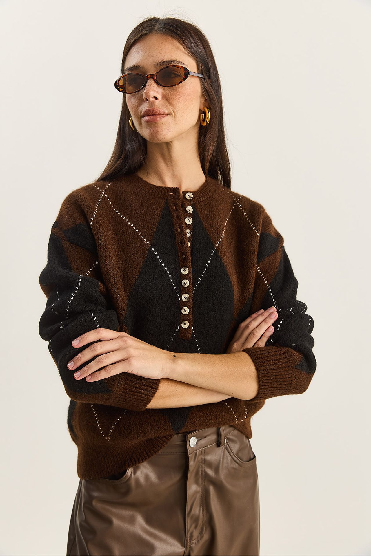 LUCCI Knit Crew Neck Sweater with Button Closure 3
