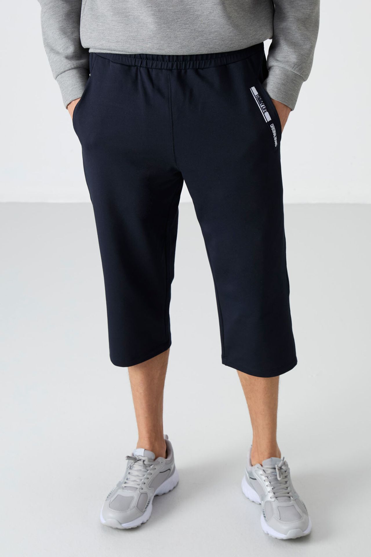 TOMMY Men's Mid-Waist Capri Shorts 2