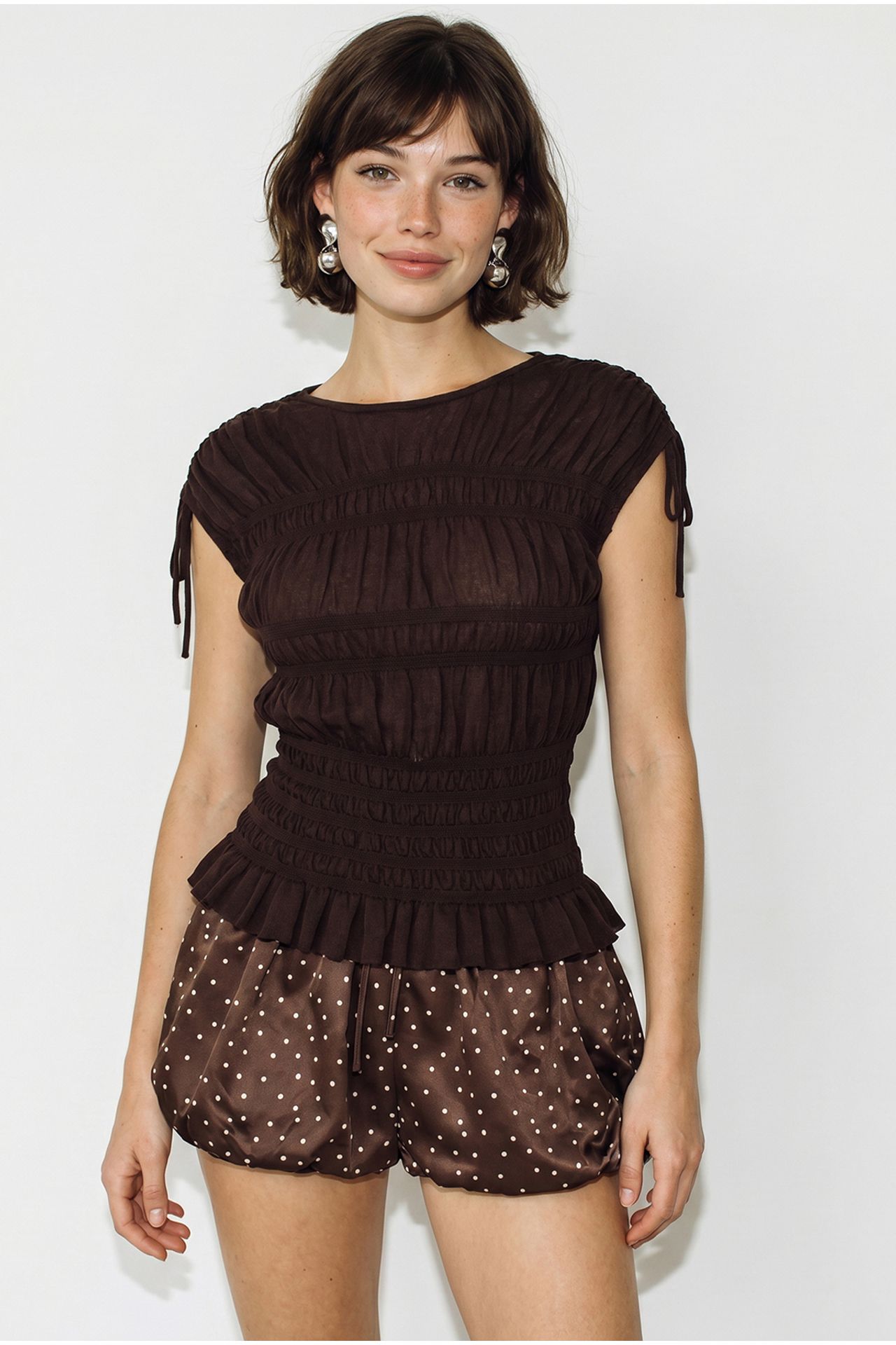 LUCCI Fitted Sleeveless Knit Blouse With Tie Detail 4