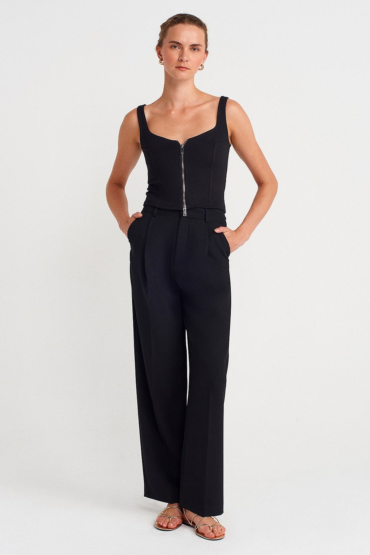 DILVIN Sleeveless Square-Neck Crop Top 4