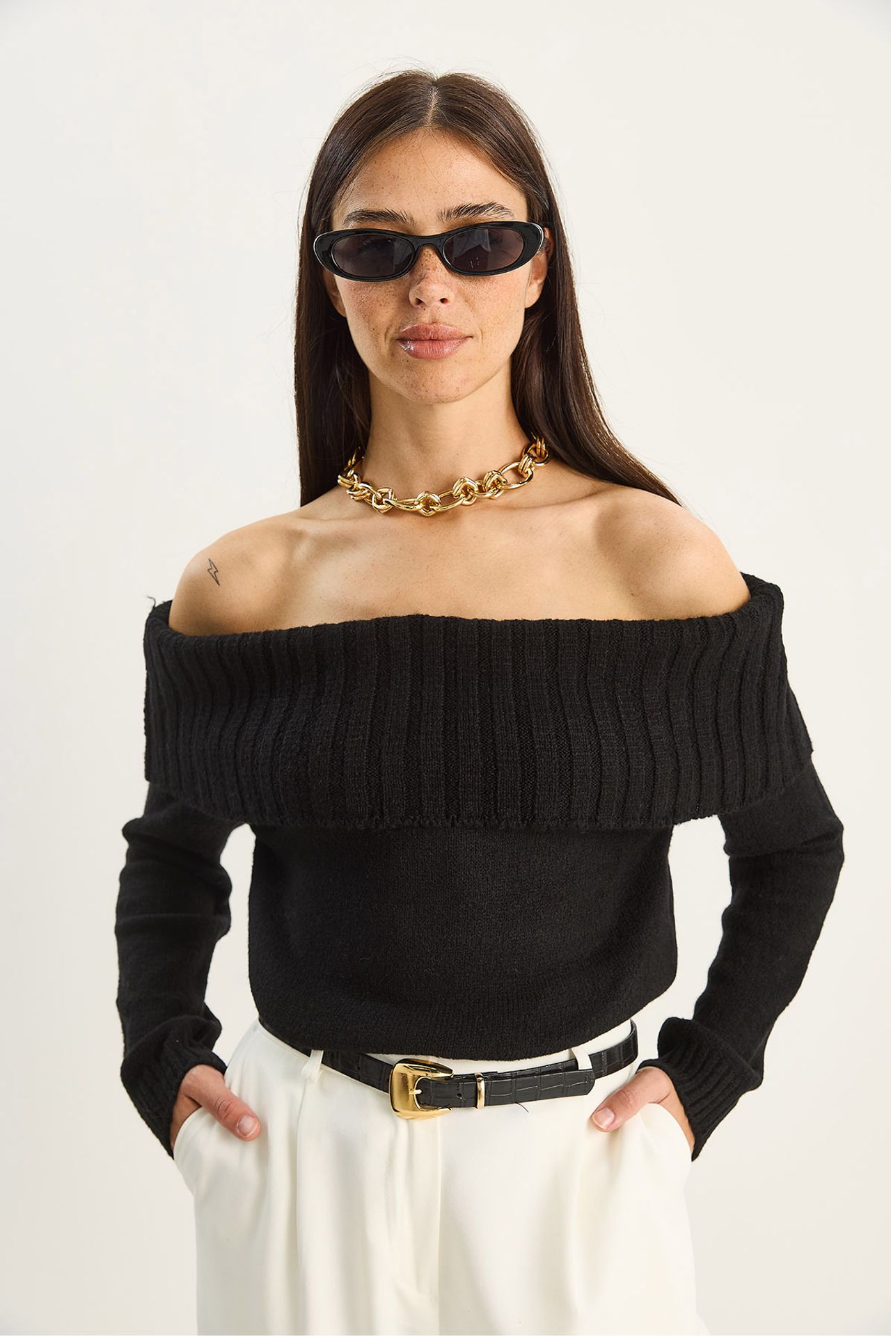 LUCCI Knit Sweater with Madonna Collar 4