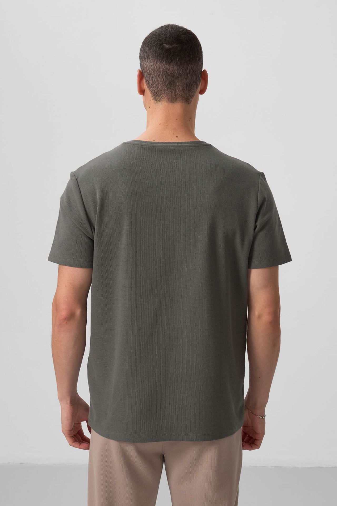 TOMMY Men's Regular Fit Crew Neck T-Shirt 5