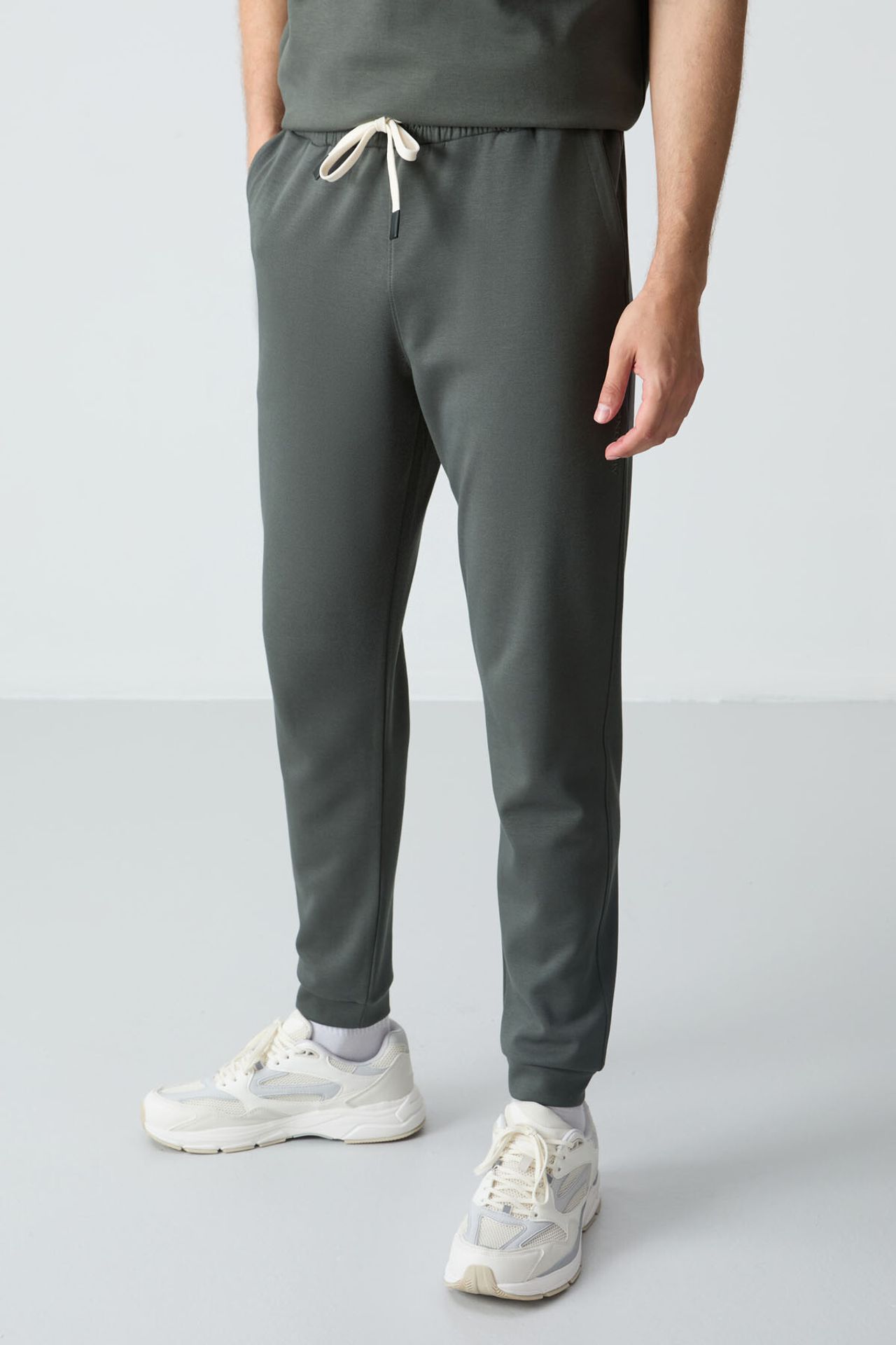 TOMMY Men's Oversized T-shirt And Pants Set 4
