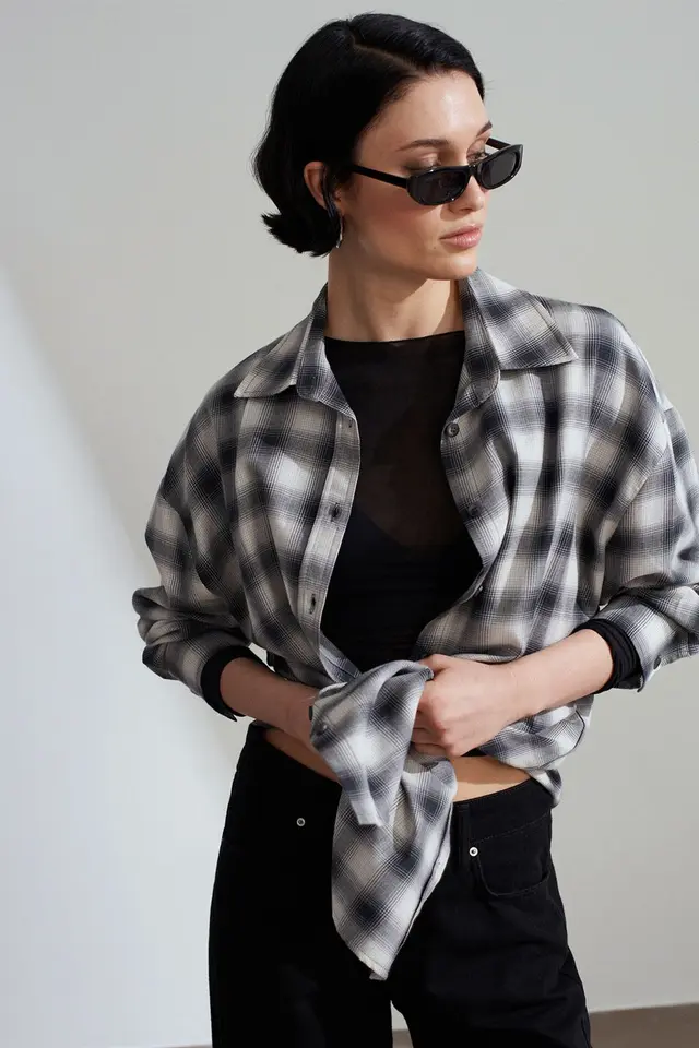 DILVIN Oversized Plaid Long-Sleeve Shirt