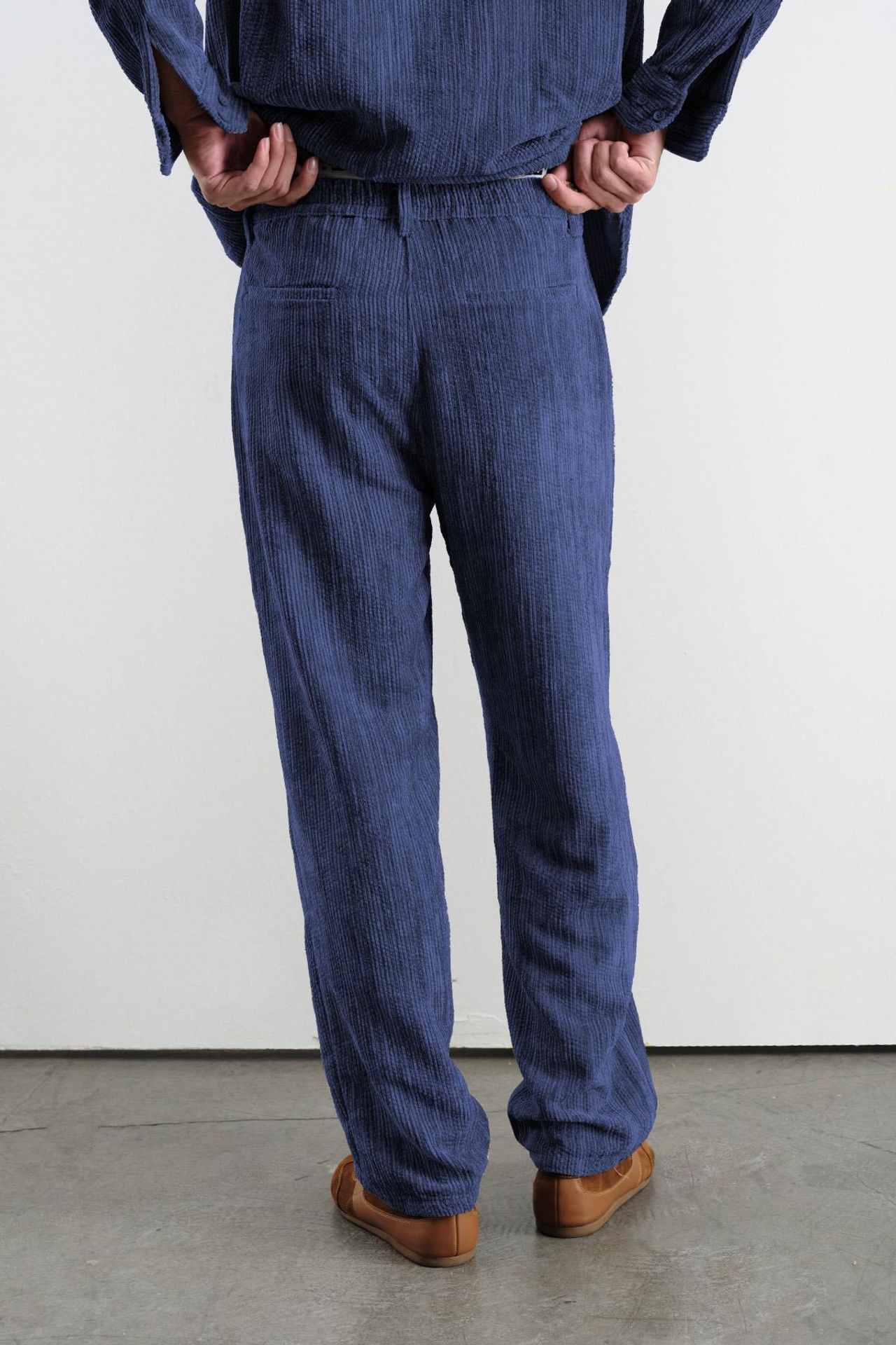GIESTO Pleated Velvet Straight Leg Pants 3