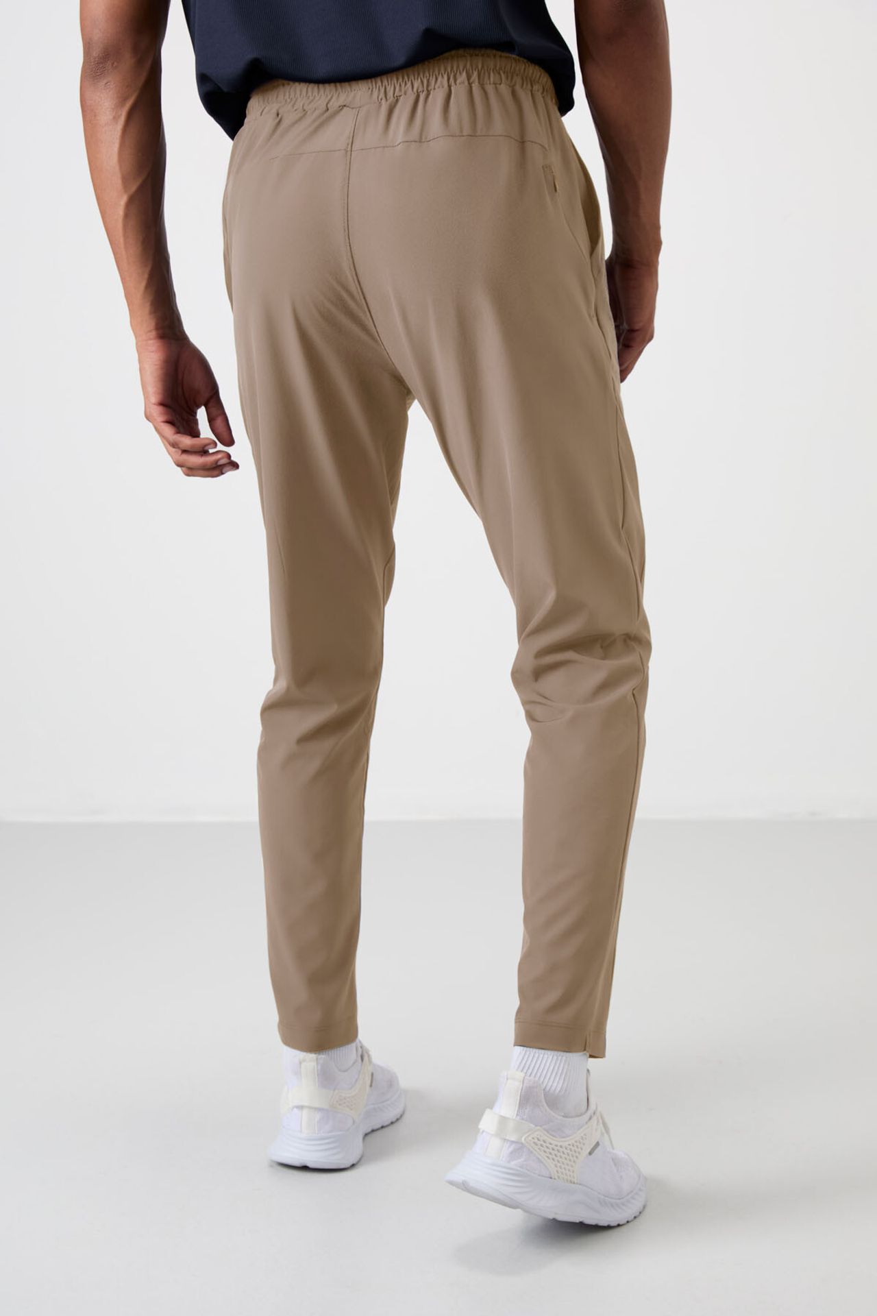 TOMMY Men's Straight-leg Seamless Sweatpants 6