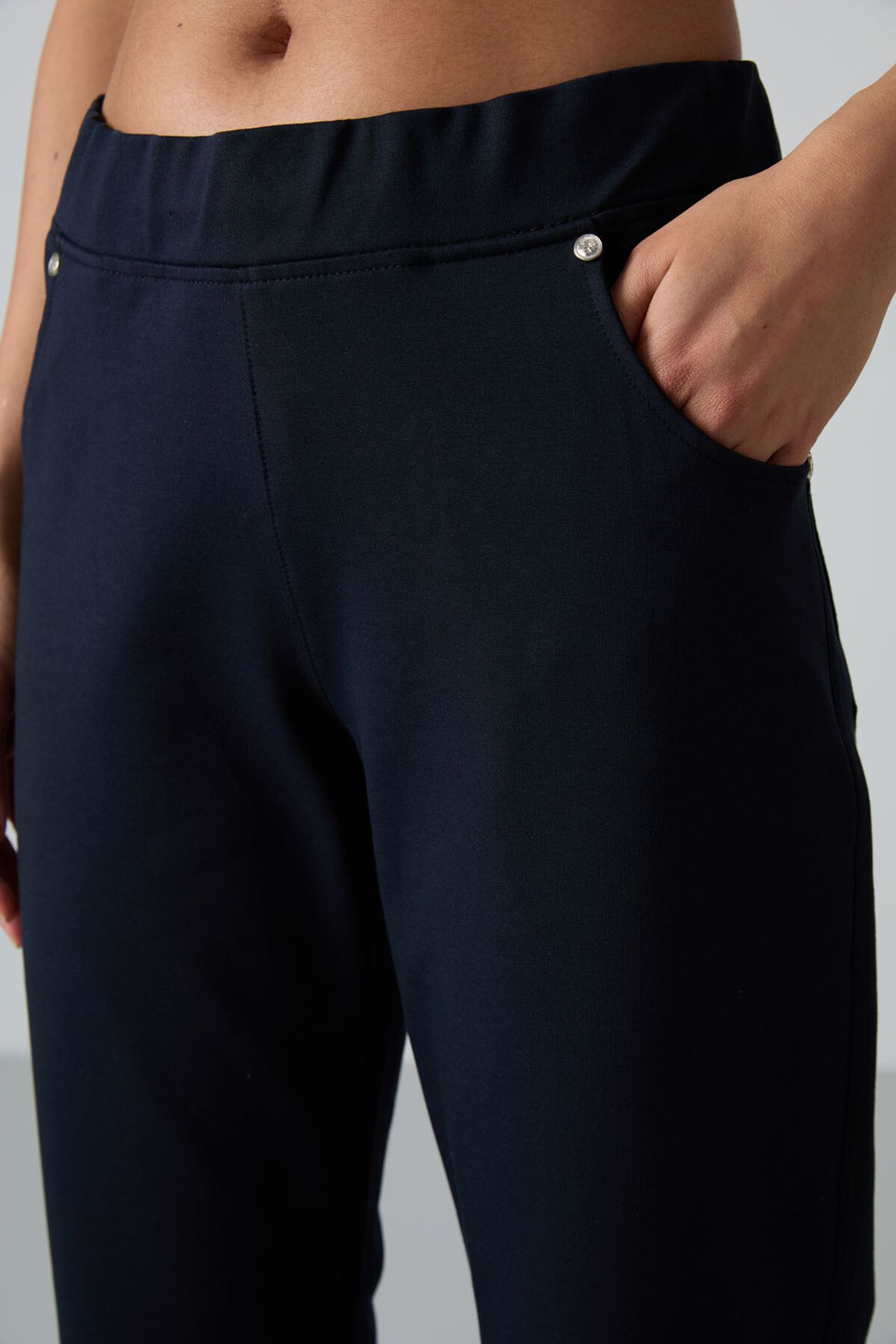 TOMMY Women’s Relaxed Straight-Leg Sweatpants 4