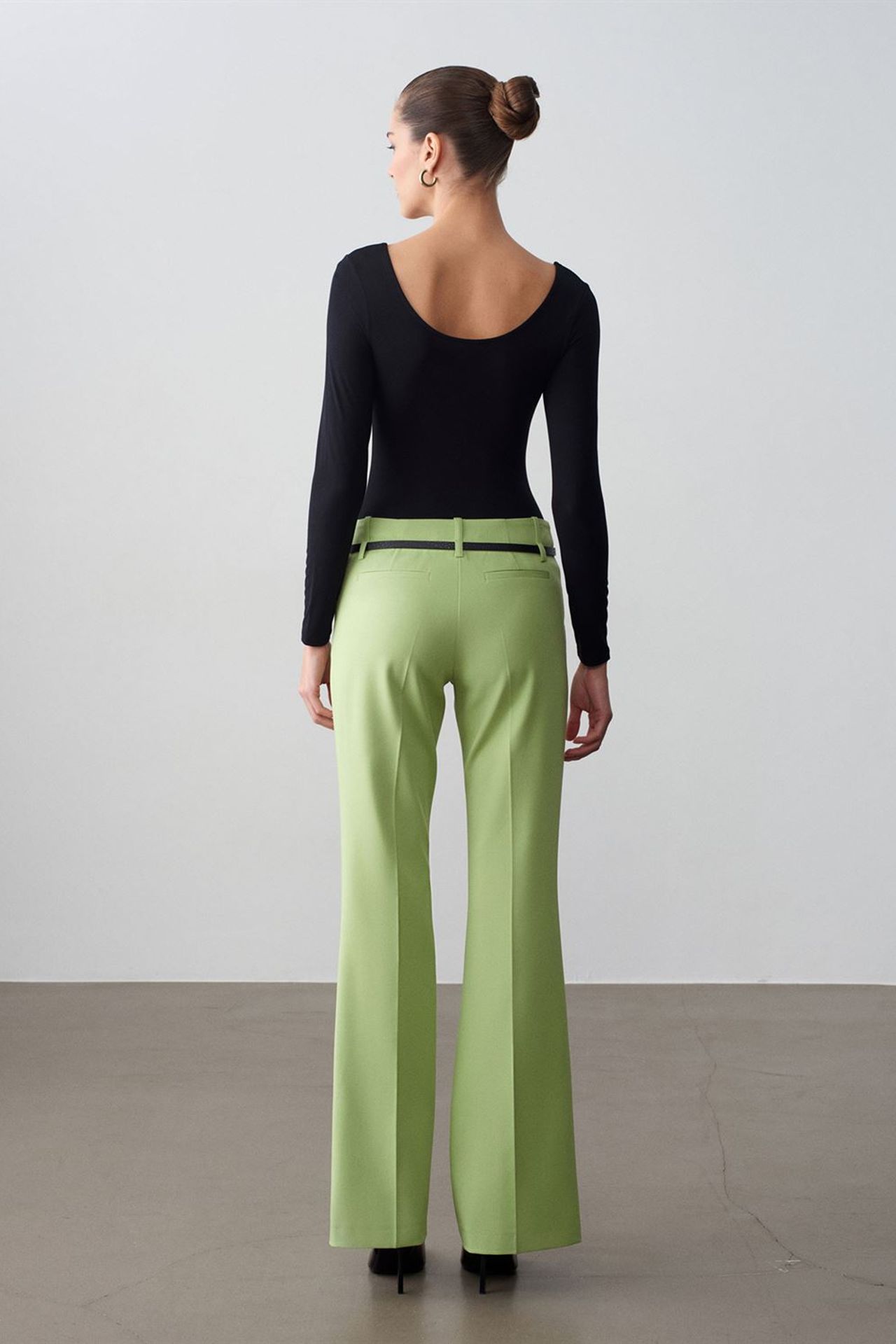 DILVIN Belted Straight-Leg Crepe Trousers 2