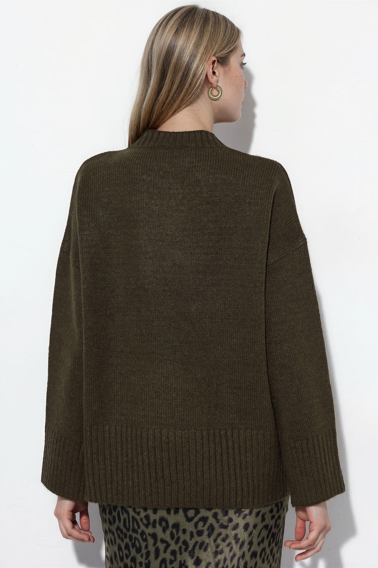 VIORNA Plain Crew Neck Sweatshirt 3