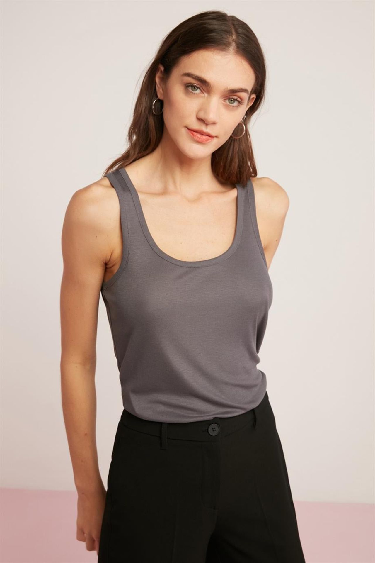ETHIQUET Sleeveless Straight Cut Tank Top 5