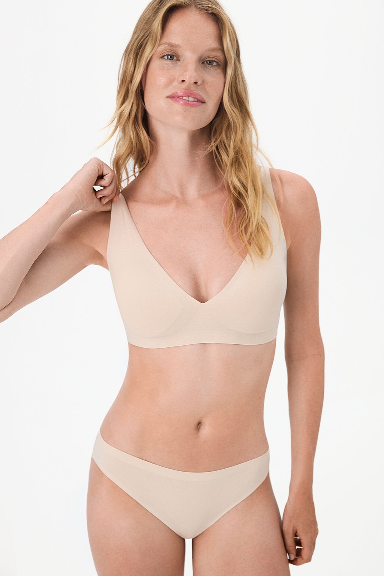 PENTI 24 Hours Decollette Removable Padding Bra