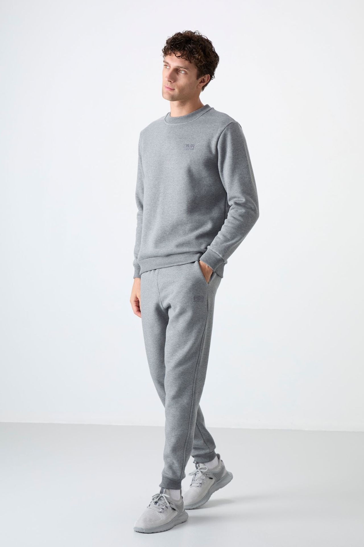 TOMMY Men's Long-Sleeve Crew Neck Sweatshirt And Pants Set 1