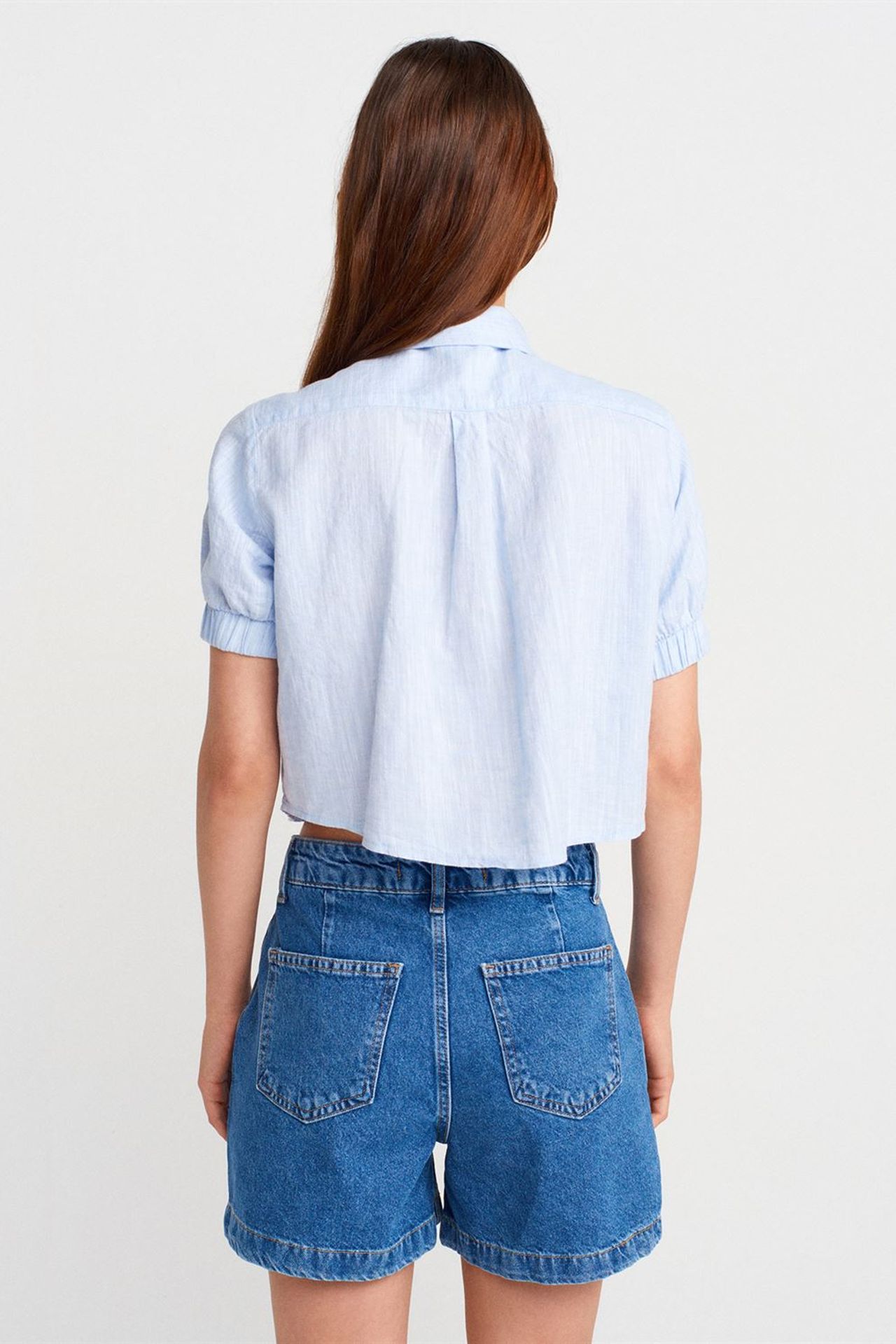 DILVIN Women’s Cropped Linen-Blend Shirt 2