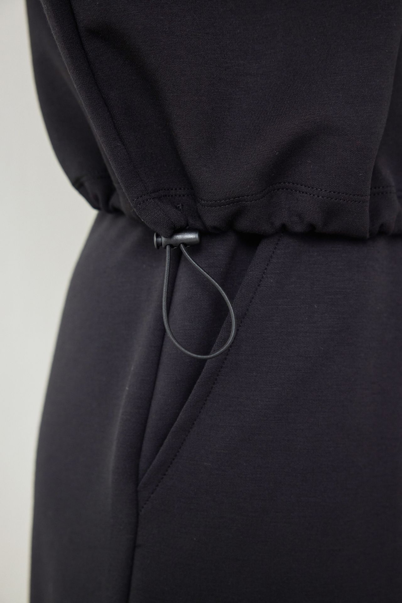 PENTI Silky Feel Mock Neck Crop Sweatshirt 5