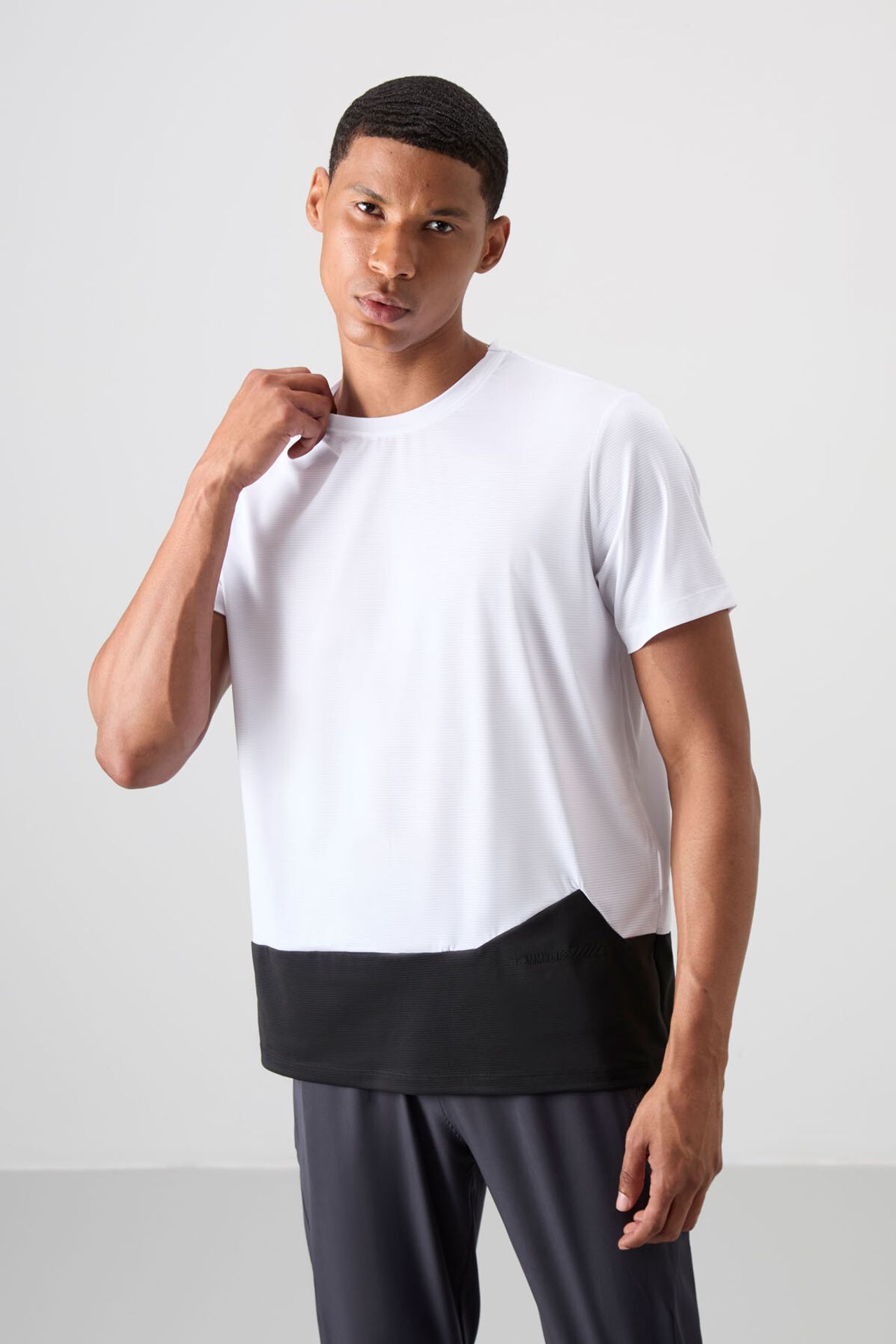 TOMMY Color Blocked Crew Neck T-Shirt 1