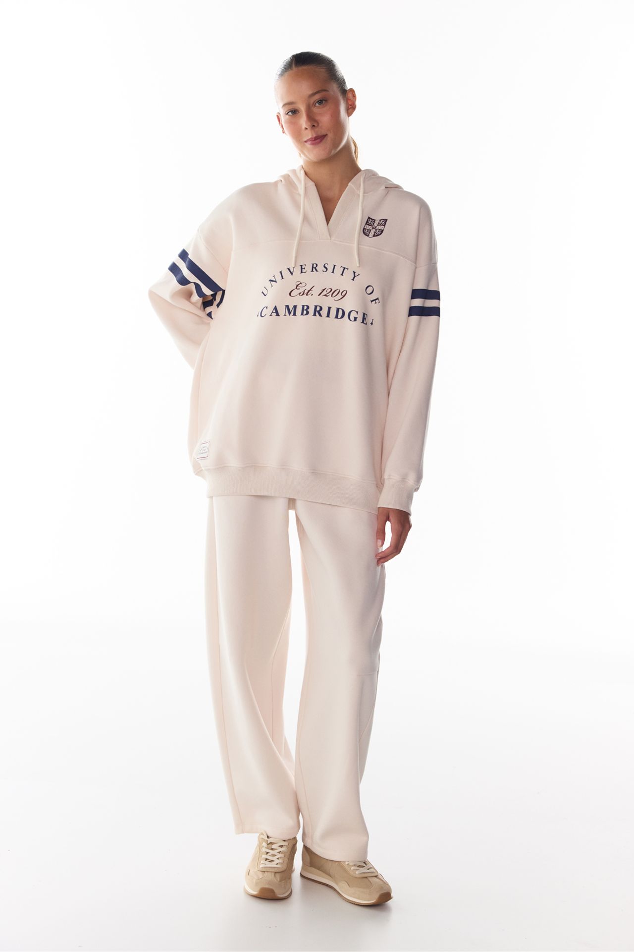PENTI Cambridge Printed V-Neck Hooded Sweatshirt 4