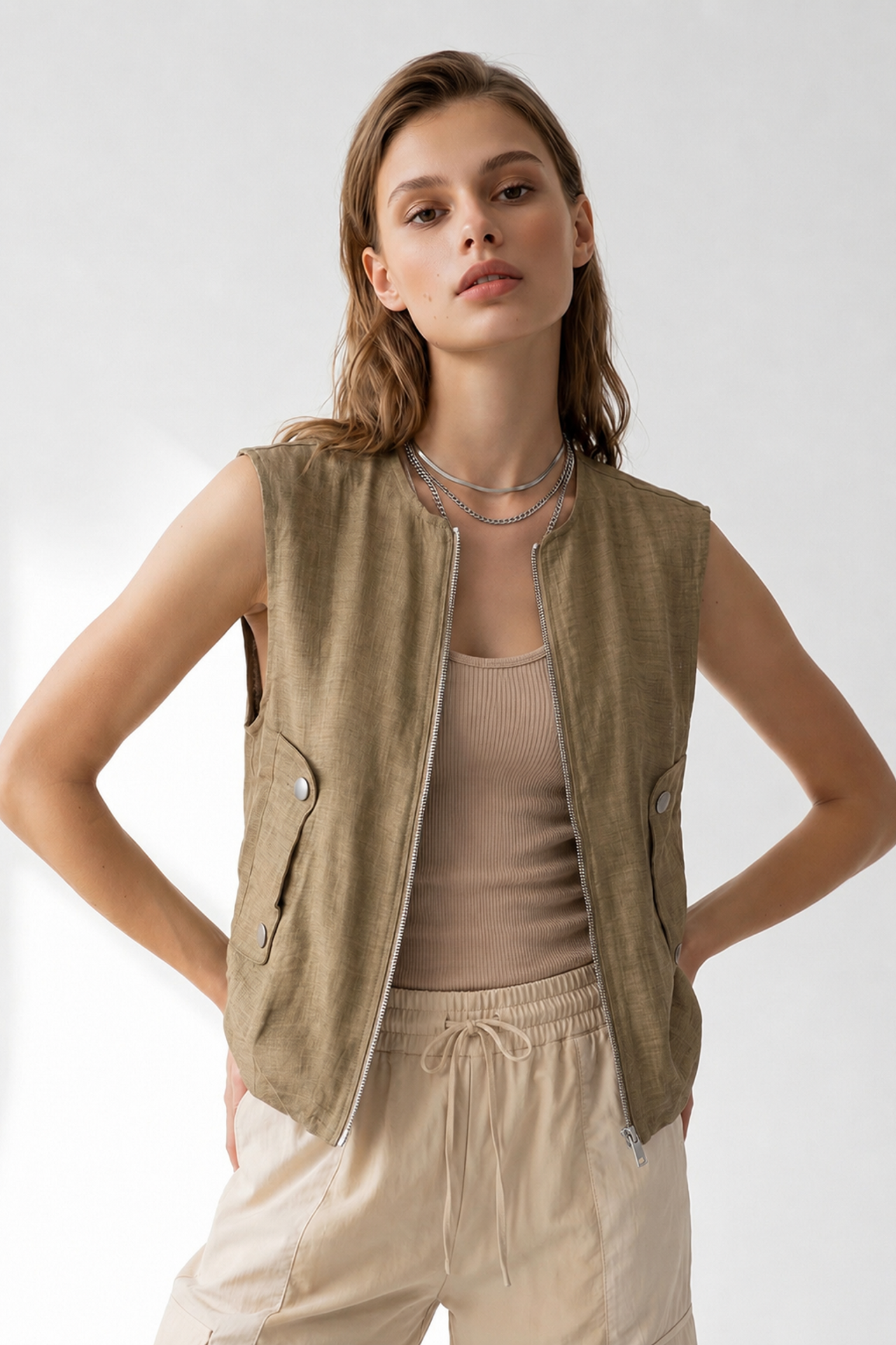 MIXRAY Women's Woven Poplin Waistcoat With Zip Front 3