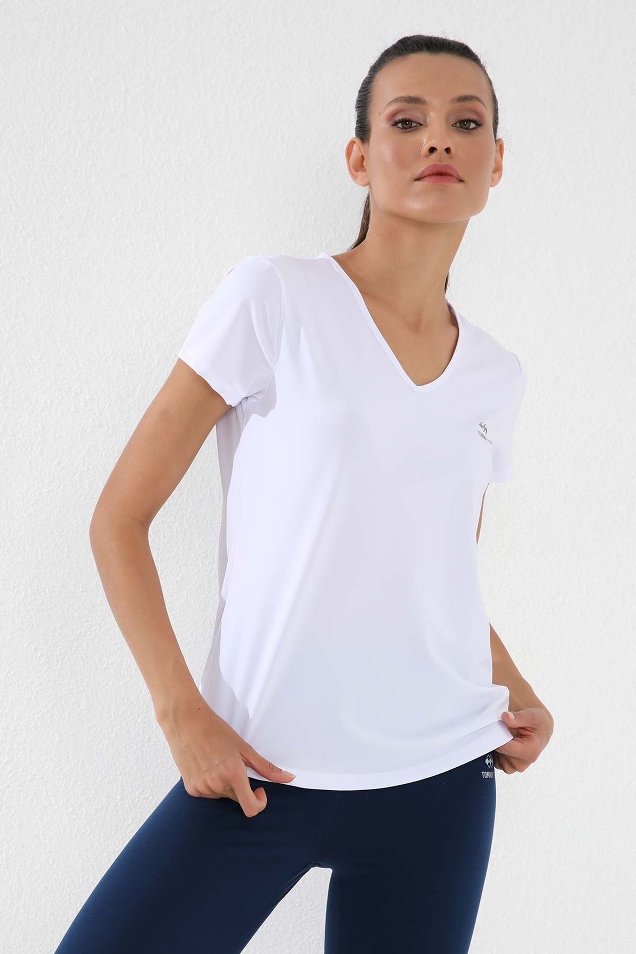 TOMMY Women's Plain V-Neck Short-Sleeve T-Shirt 1