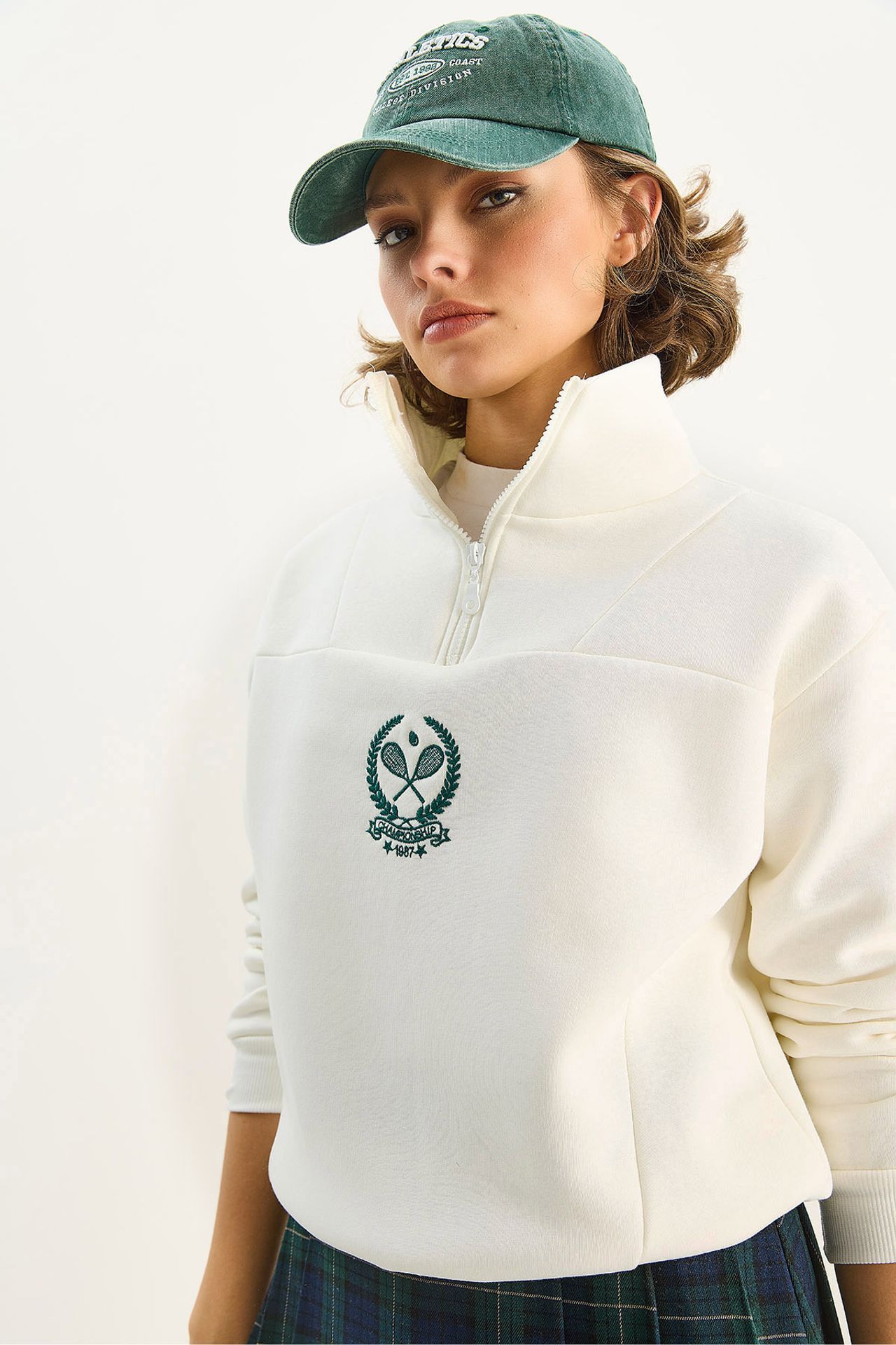 LUCCI Embroidery Zipper Collar Sweatshirt