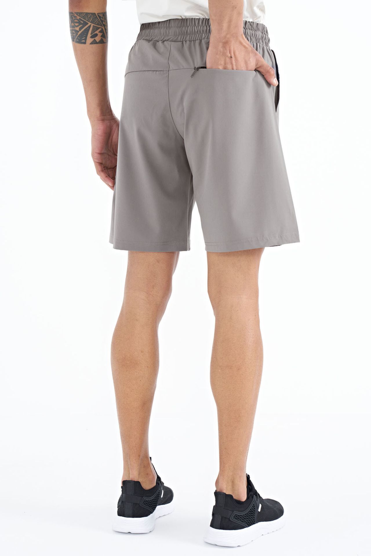 TOMMY Men's Regular-fit Wide-leg Shorts 6