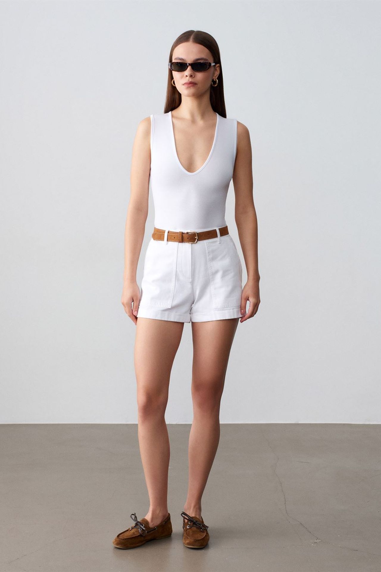DILVIN Sleeveless Slim-Fit U-Neck Bodysuit 5