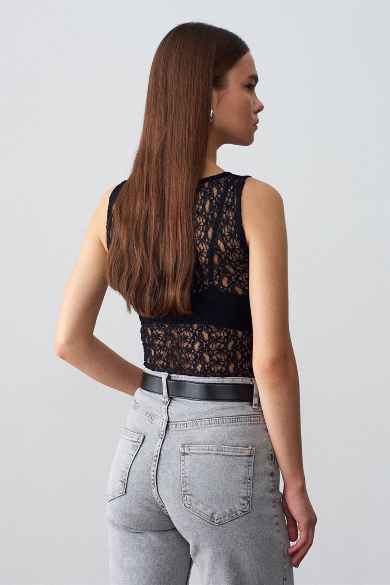 DILVIN Fitted Lace Sleeveless Blouse 2