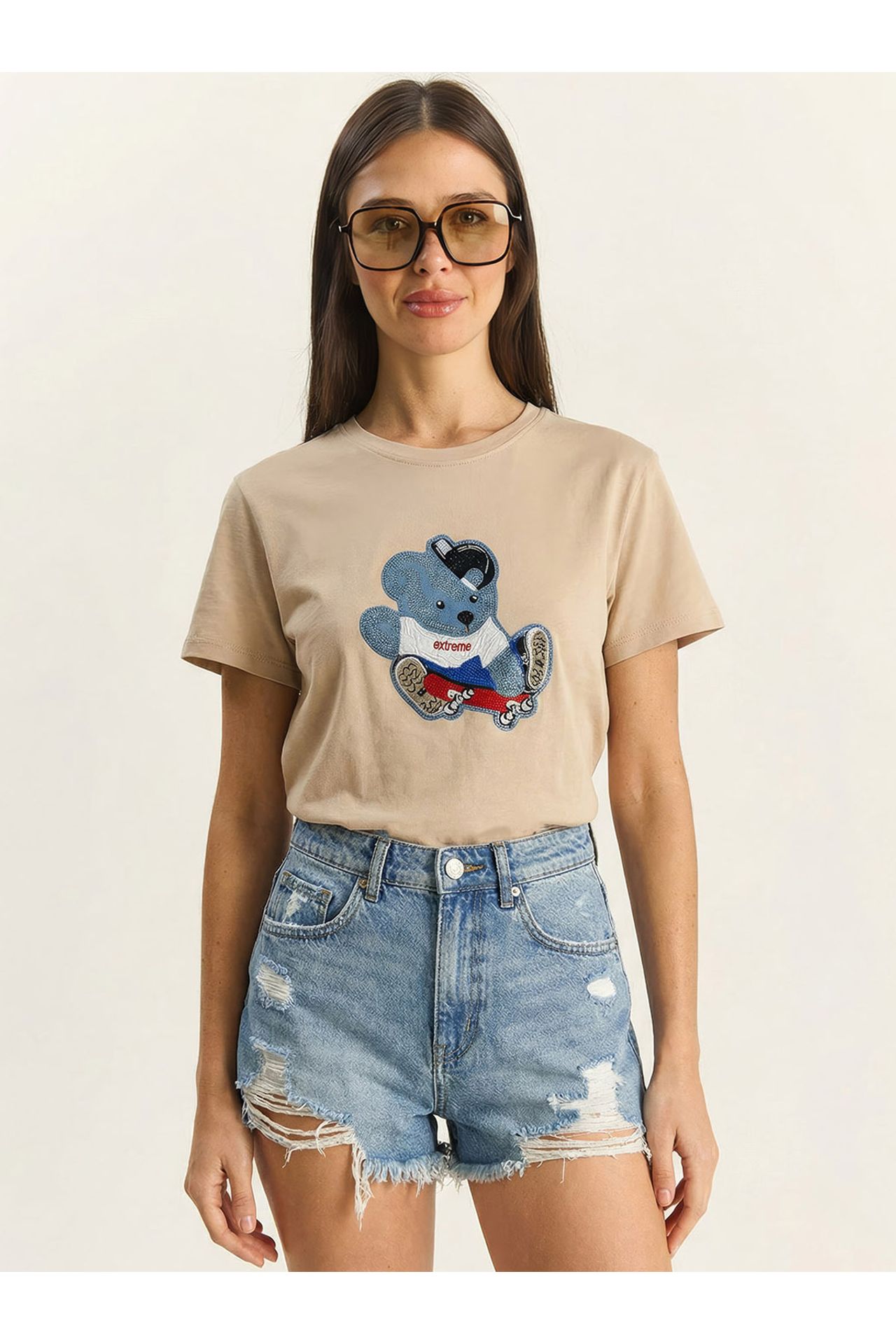 LUCCI Embroidered Crew Neck T-Shirt 1