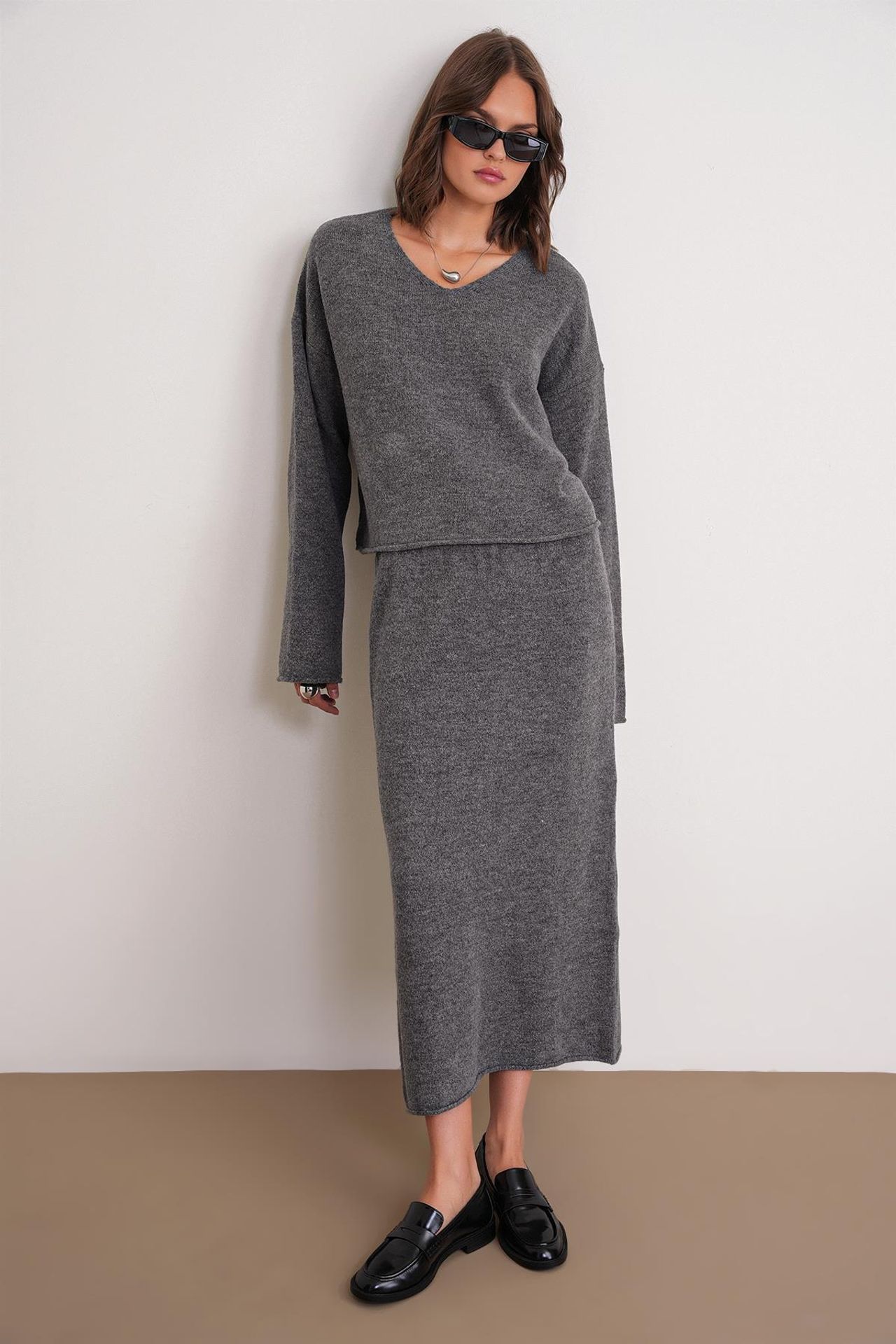 Mixray V-neck Knitwear Sweater & Skirt Co-ord Set 5
