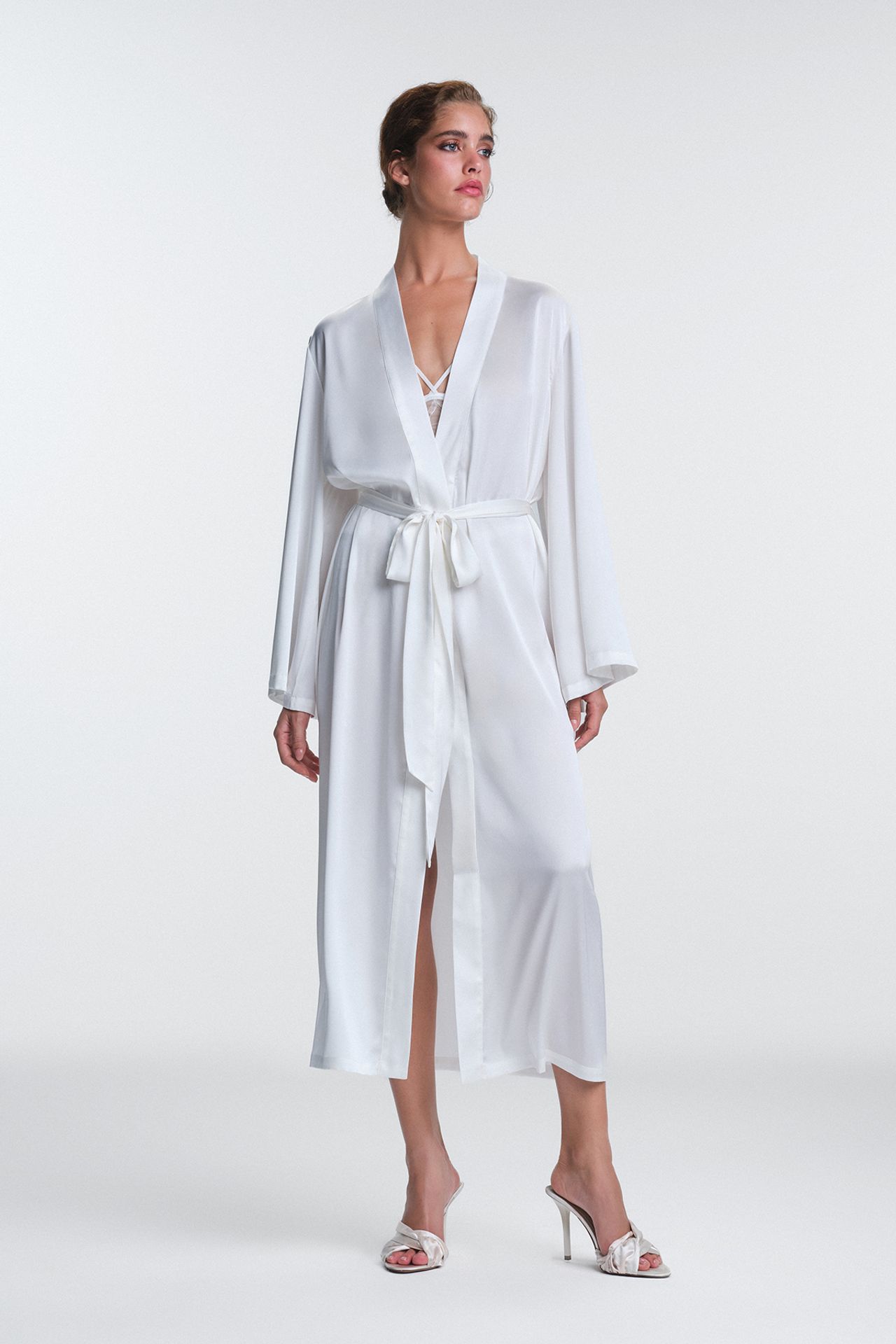 PENTI Scarlett Lace Long Sleeve Robe 2
