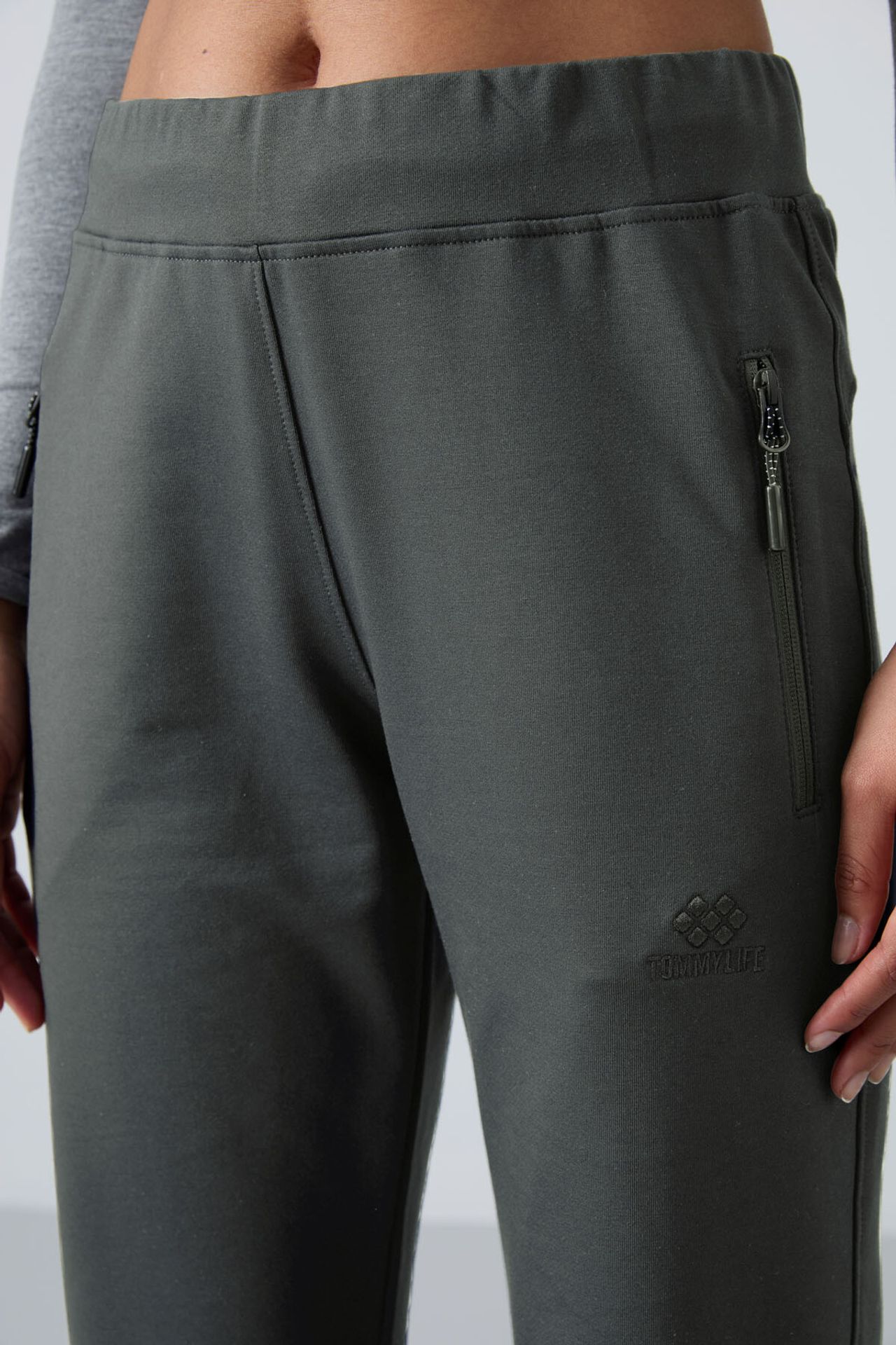 TOMMY Women's Straight-leg Fleece Sweatpants 4