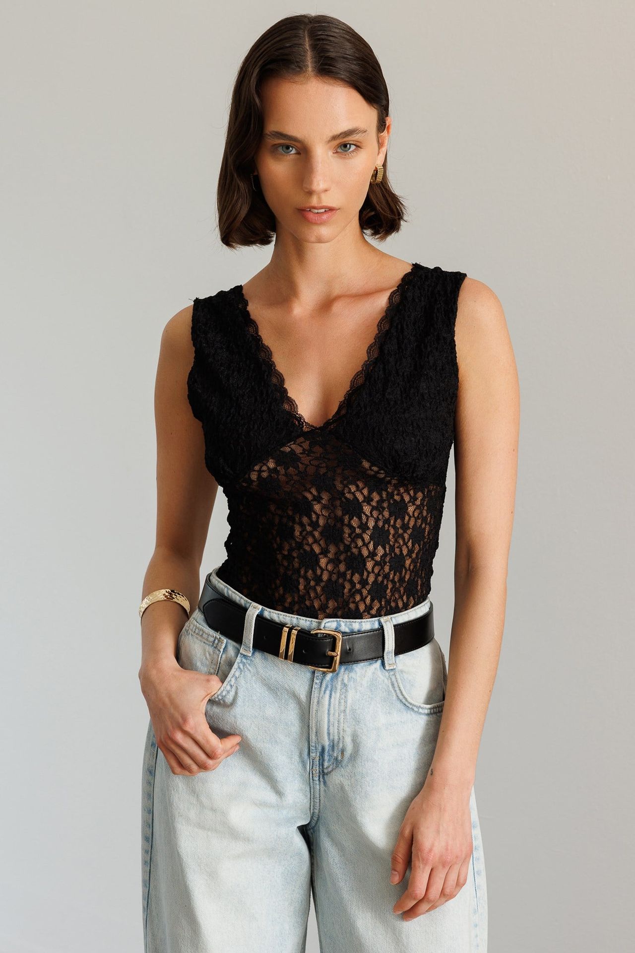 MIXRAY Women's Sleeveless Lace Cut-Out V-Neck Blouse 4