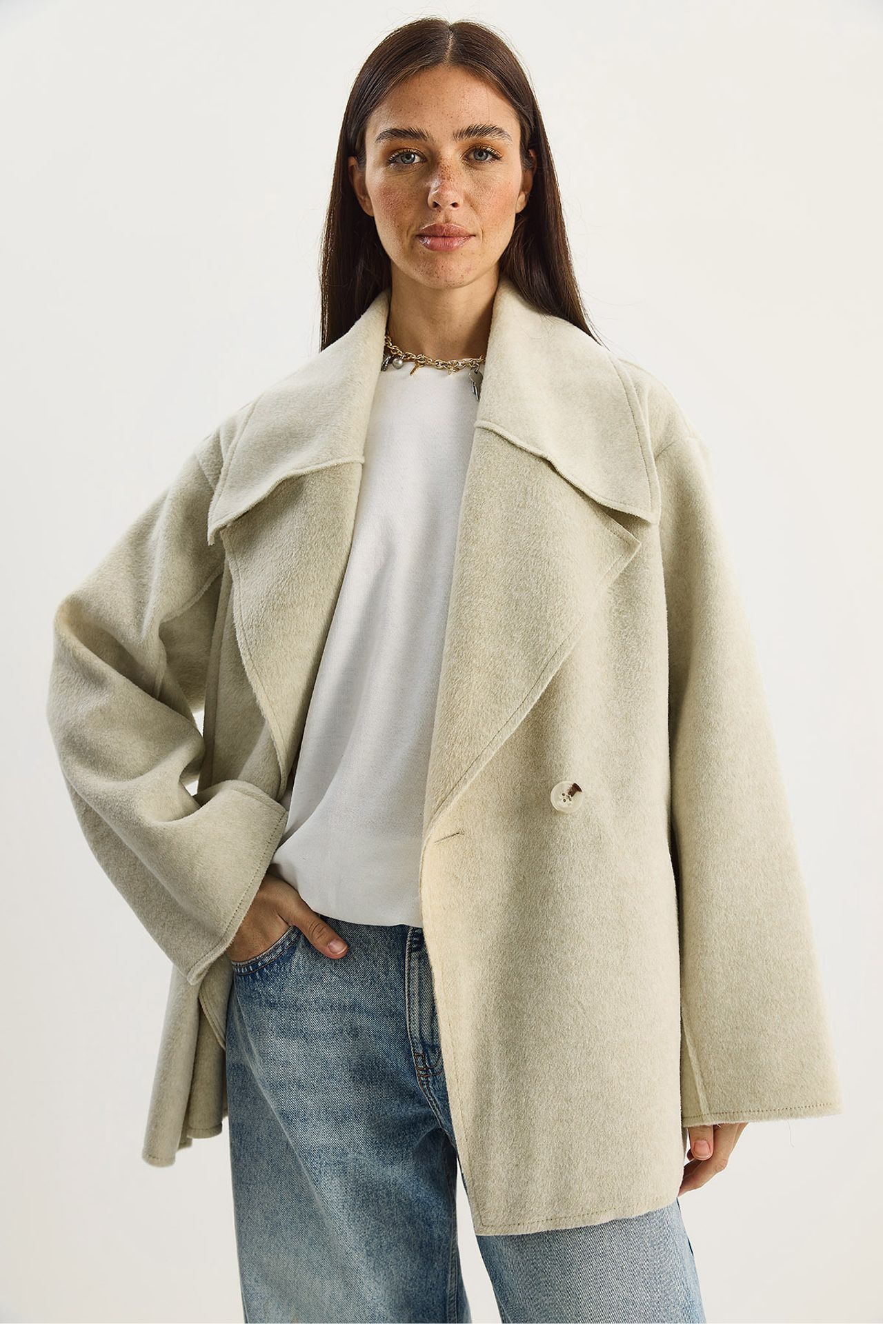Oversized Buttoned Felt Jacket with Wide Collar 4