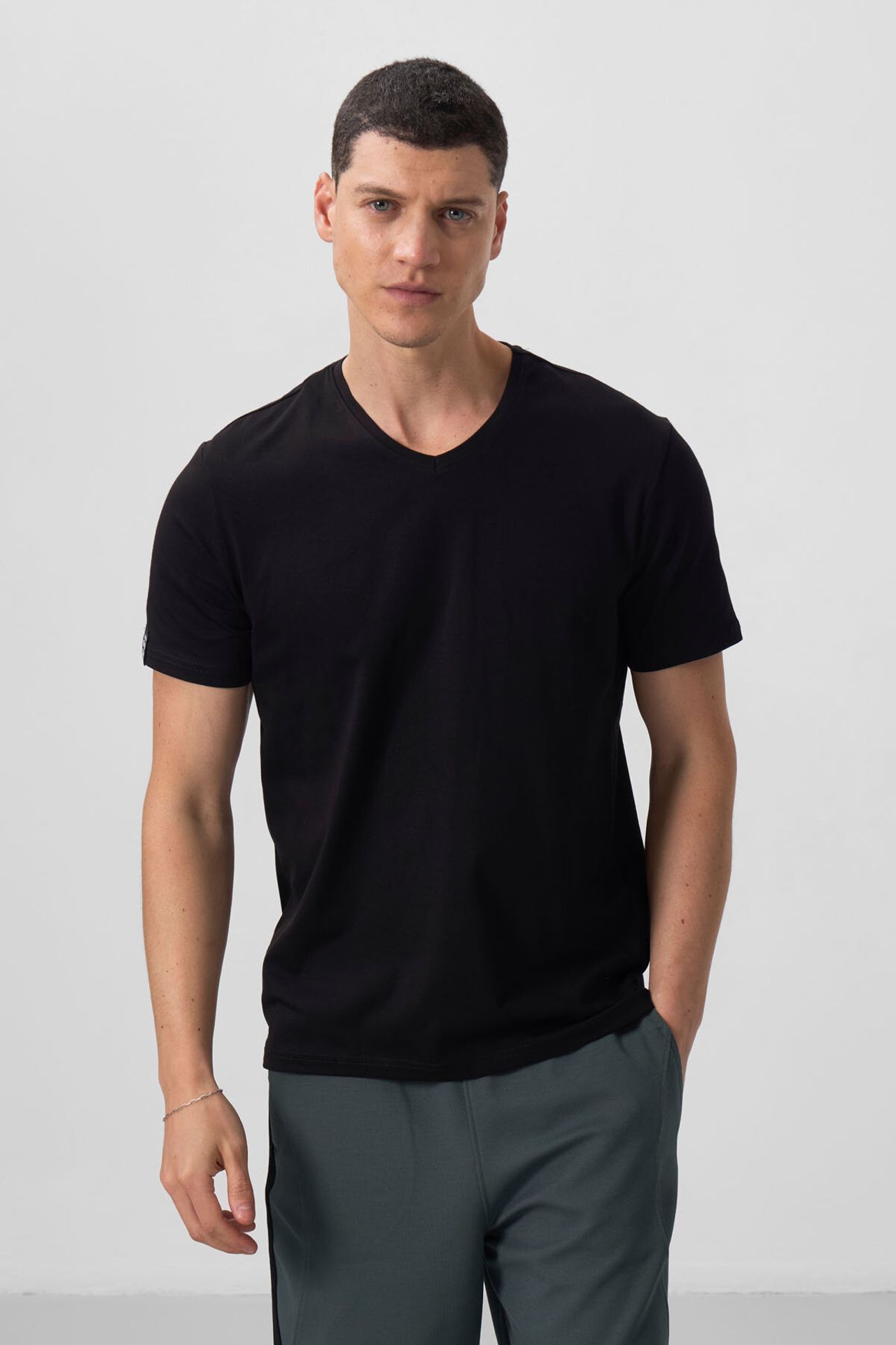 TOMMY Men's Cotton Elastane V-Neck T-Shirt 3