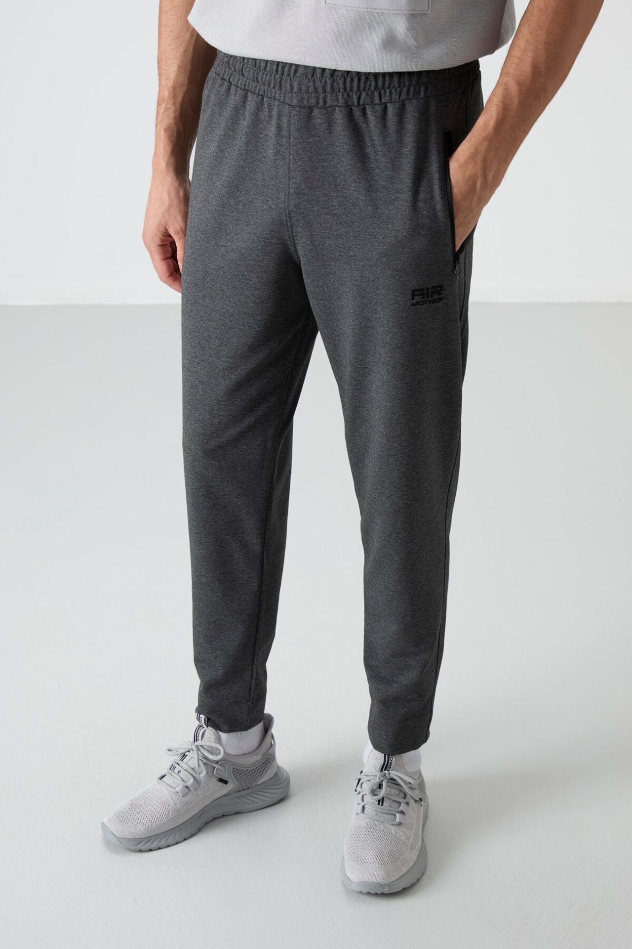 TOMMY Men's Solid Jogger Sweatpants 1