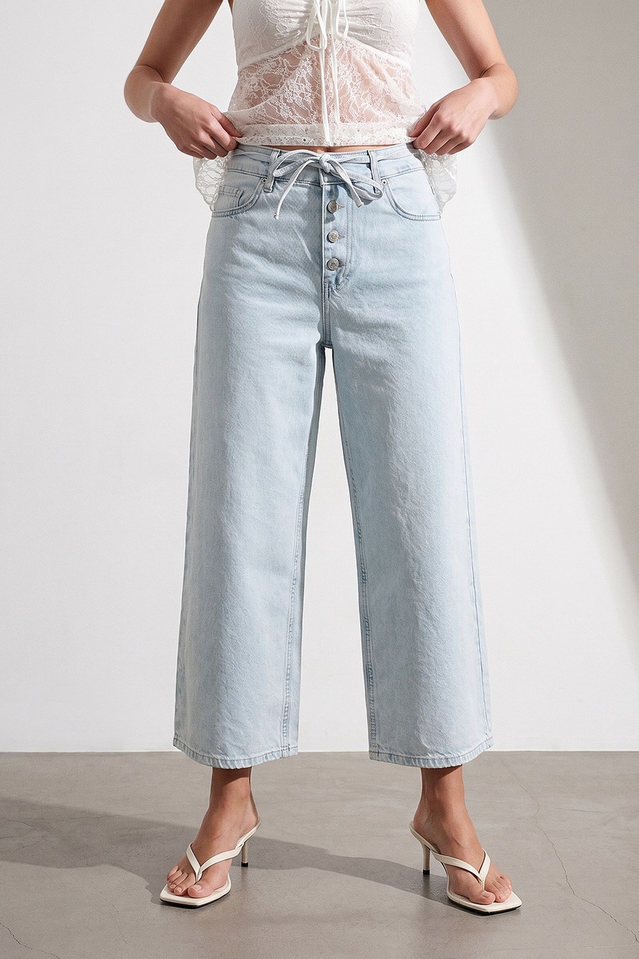 DILVIN Women's High-Waist Wide-Leg Capri Jeans With Lace Detail