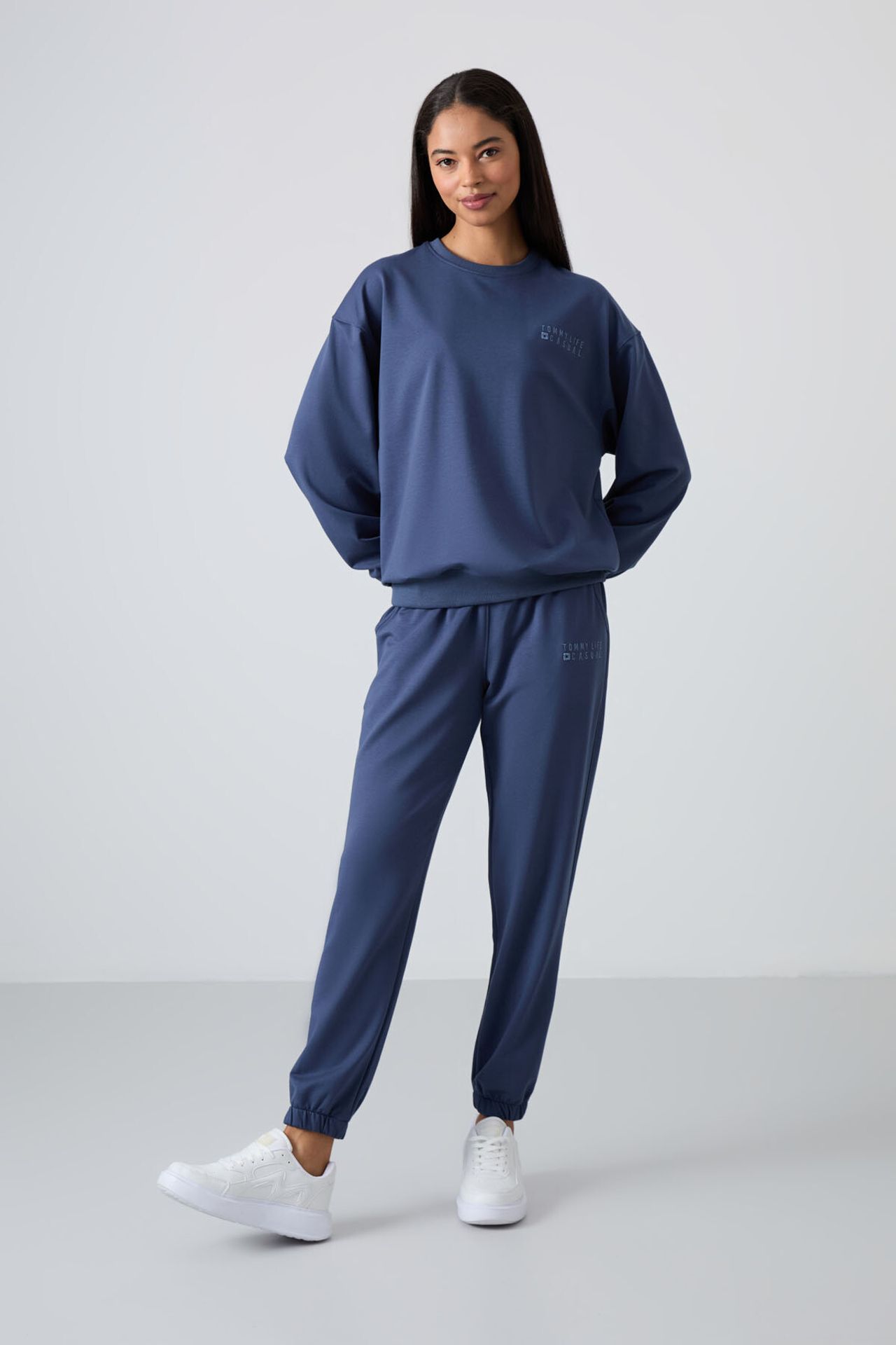 TOMMY Oversized Crew Neck Sweatshirt and Pants Set 5