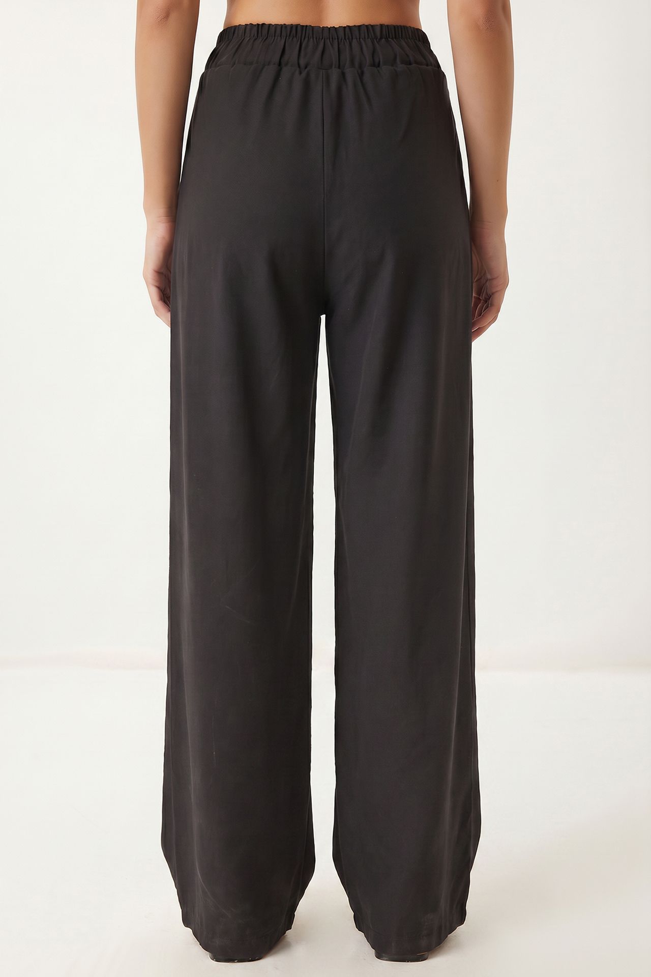 ISTANBUL High-Waist Wide-Leg Crepe Trousers 5