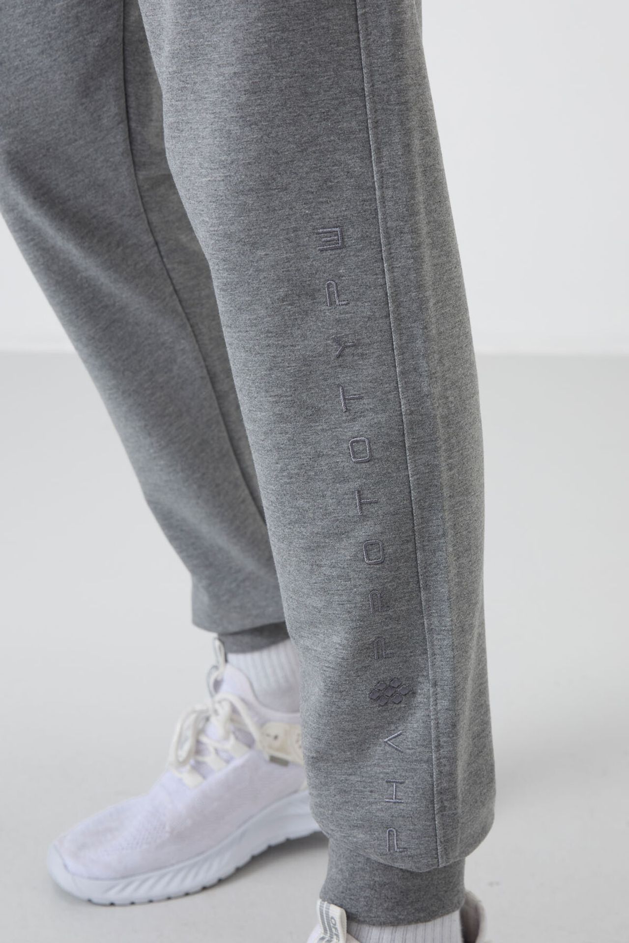 TOMMY Men's Regular Fit Cotton Blend Sweatpants 4