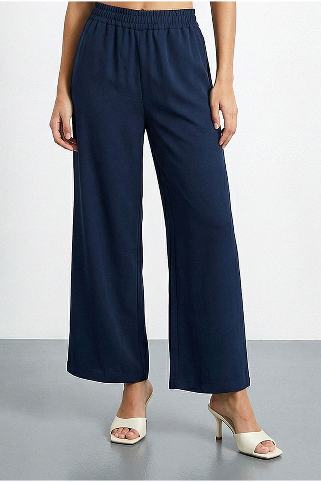 LUCCI High Waist V-Neck Belted Two-Piece Co-ord Set 5