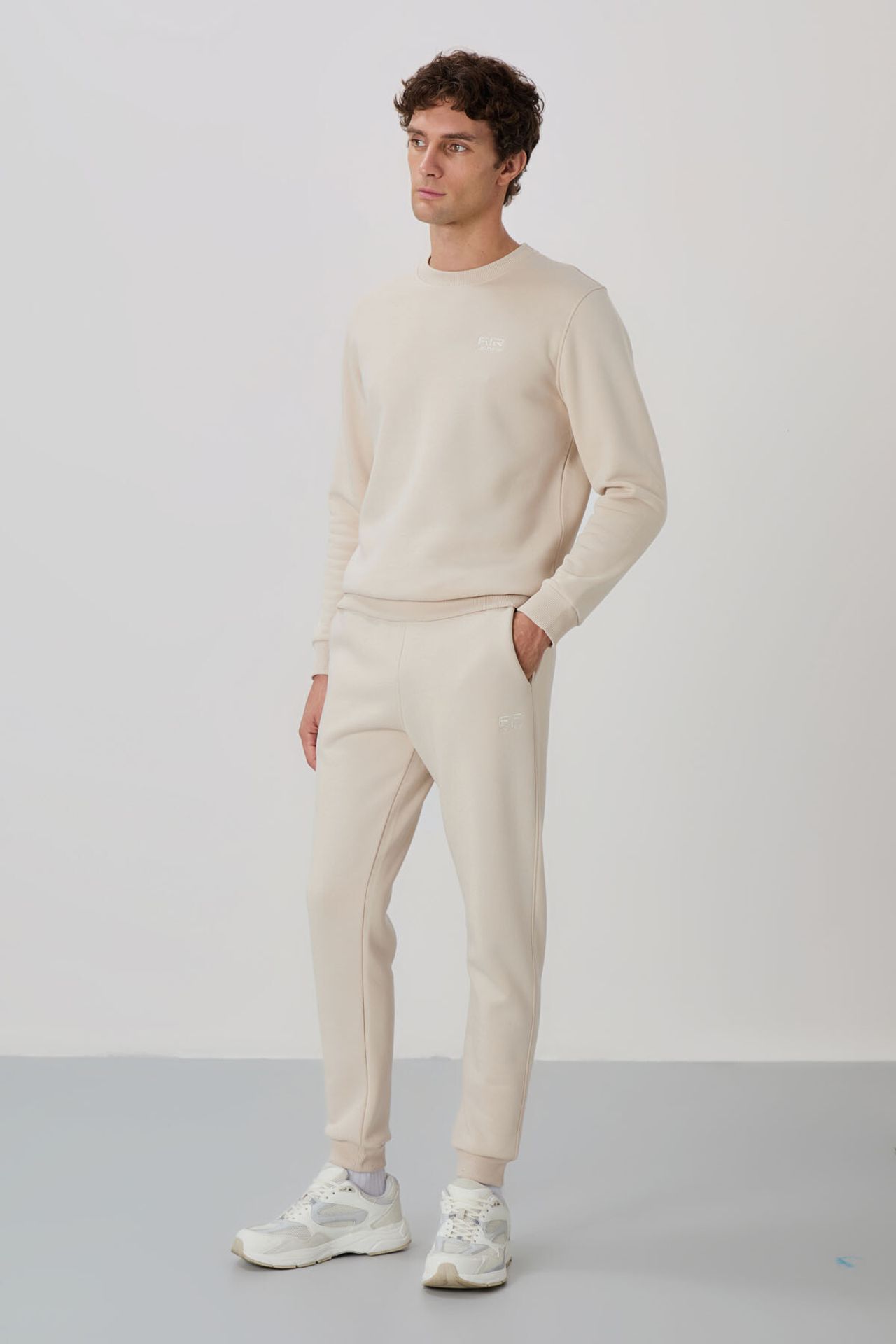TOMMY Men's Long-Sleeve Crew Neck Sweatshirt And Pants Set 5