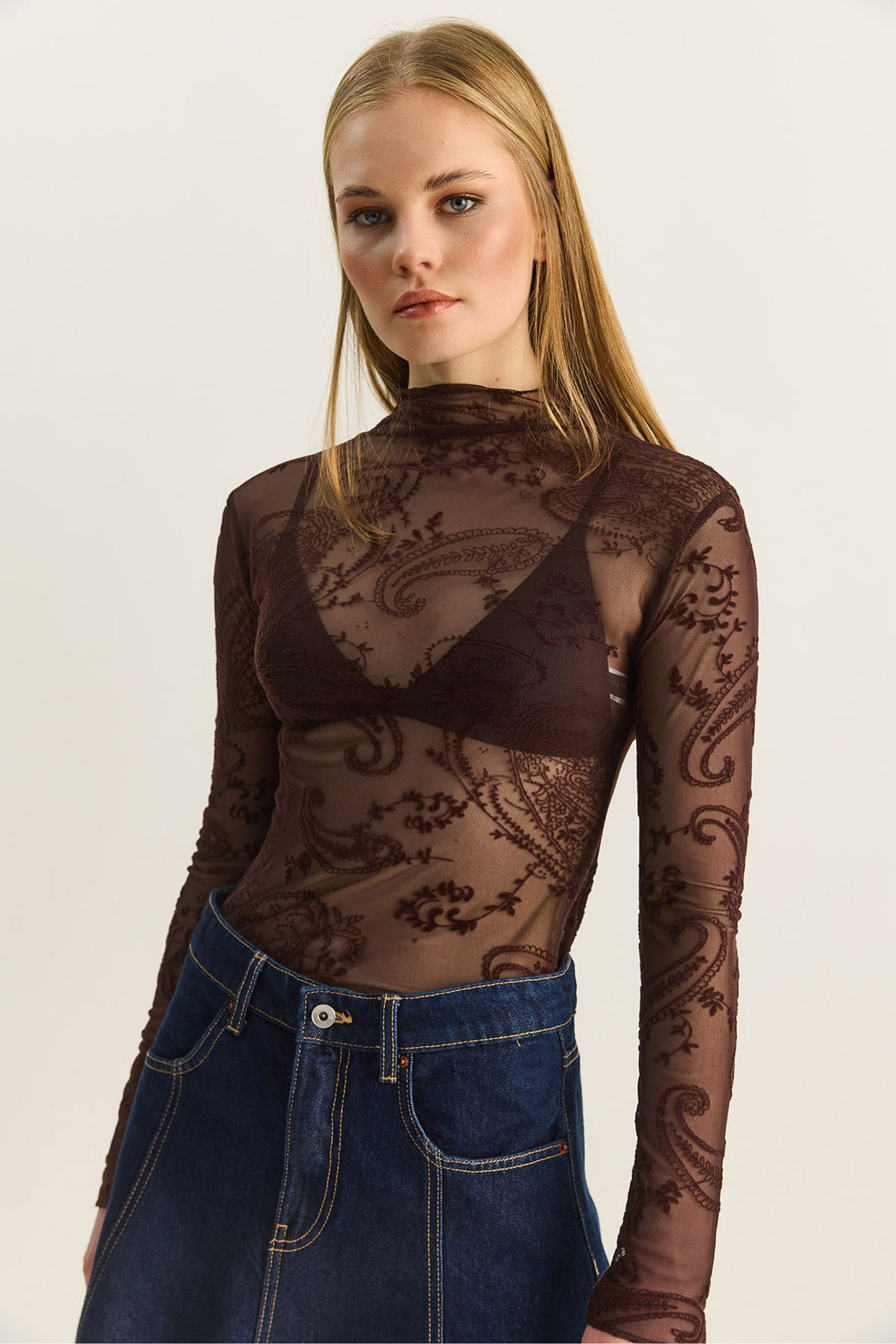 LUCCI Paisley Print Cut-Out Half Turtleneck Blouse 2