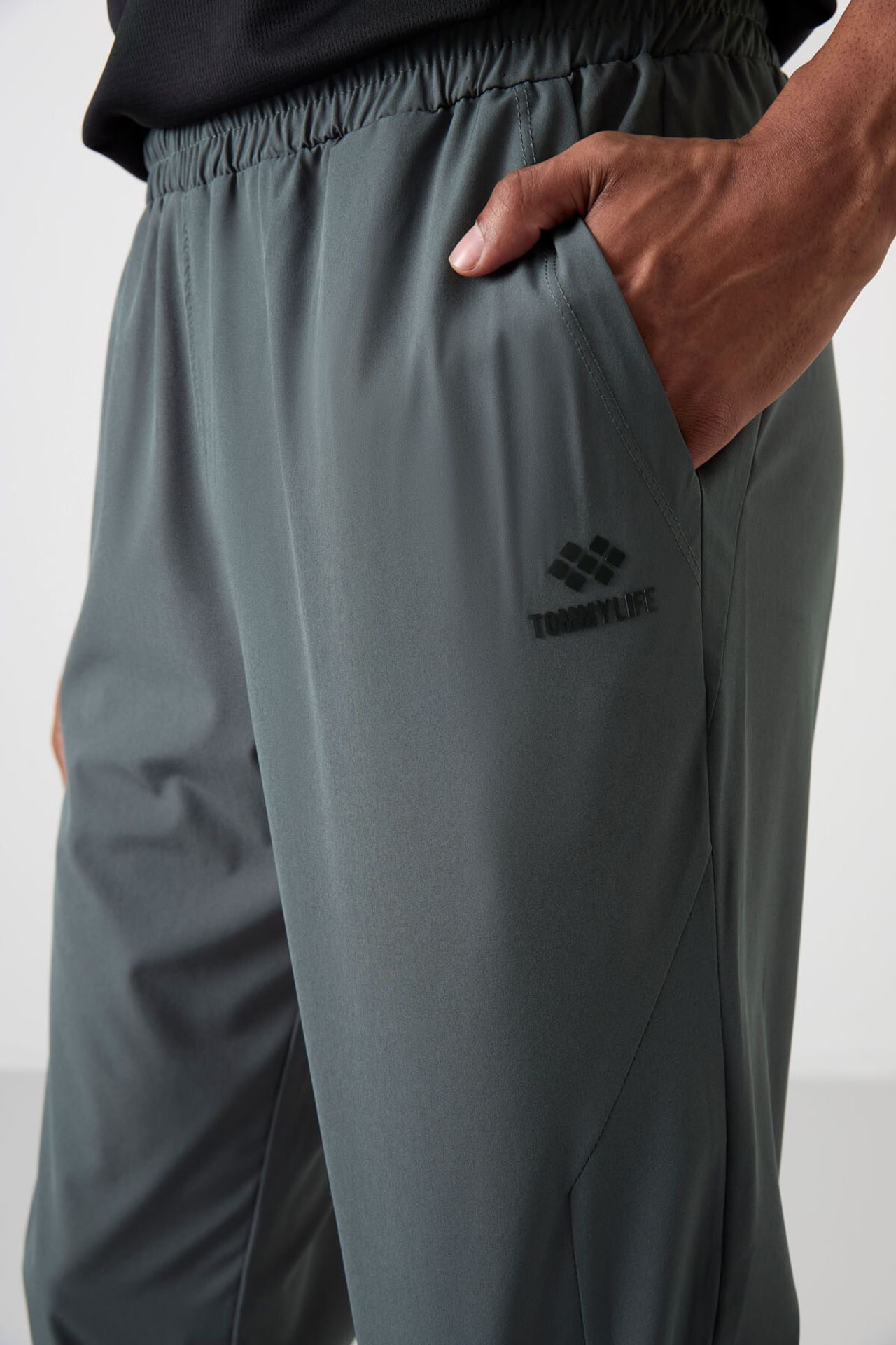 TOMMY Men's Straight-leg Seamless Sweatpants 3