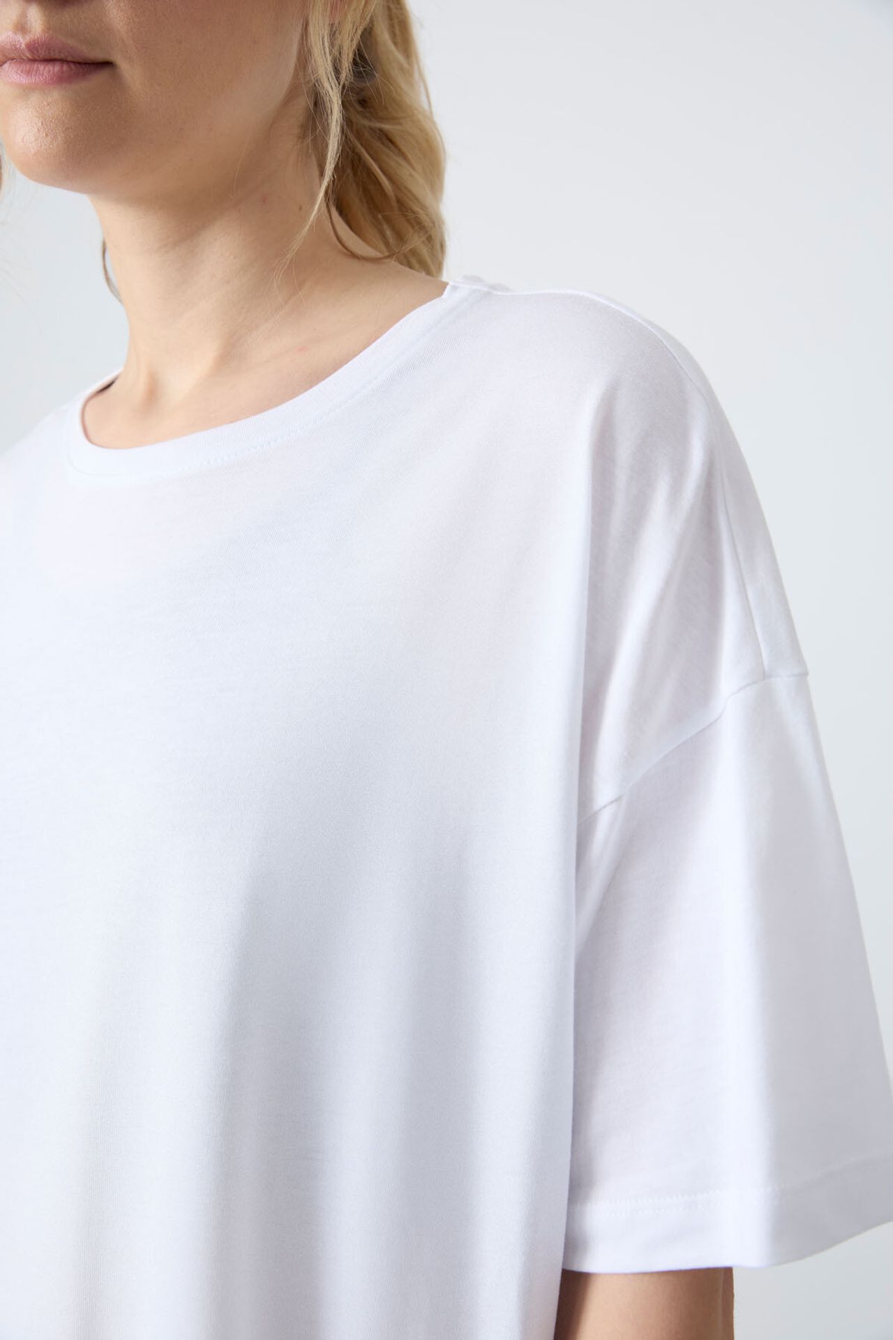 TOMMY Oversized Cotton-Modal Crew Neck T-Shirt 6