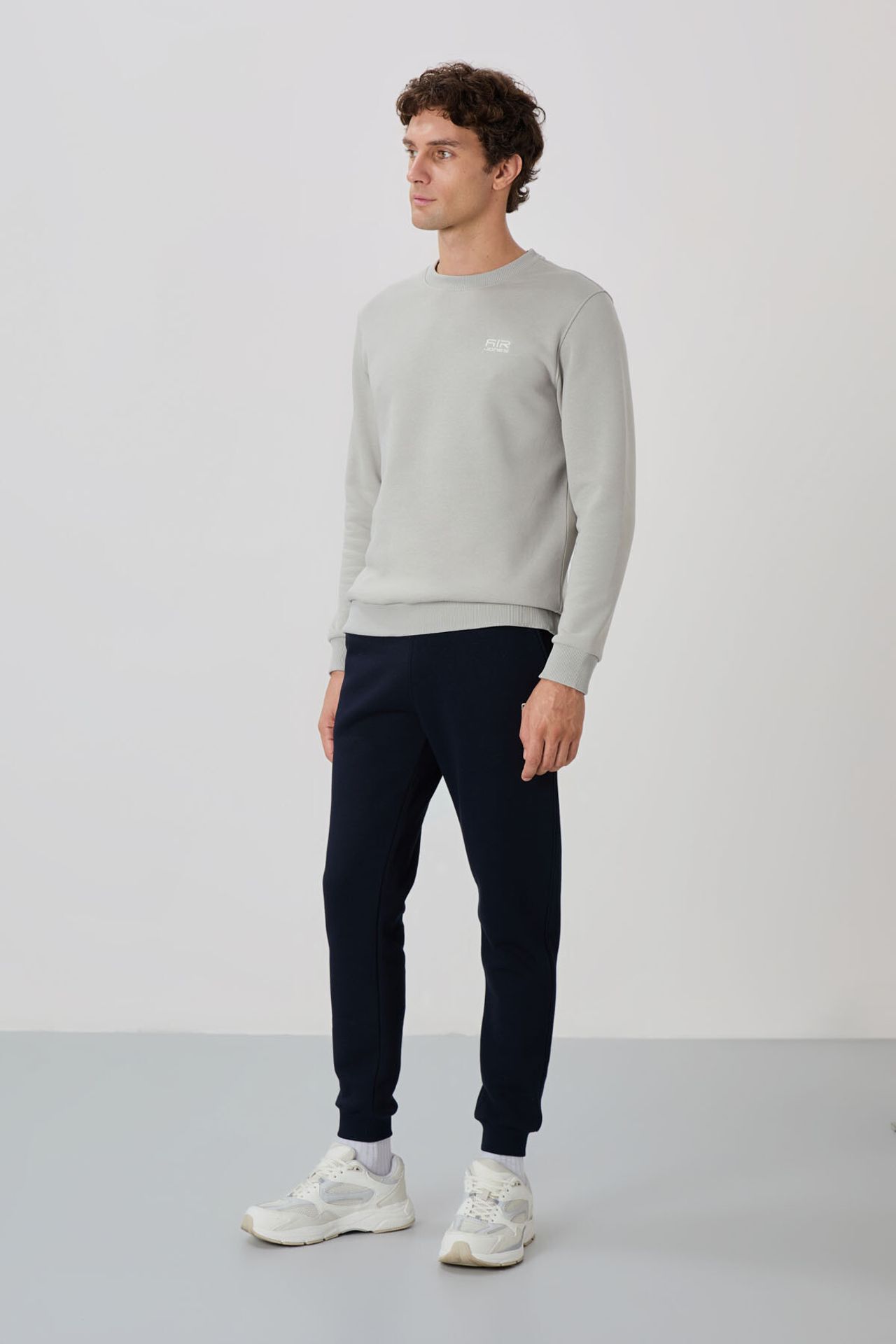 TOMMY Men's Long-Sleeve Crew Neck Sweatshirt And Pants Set 5