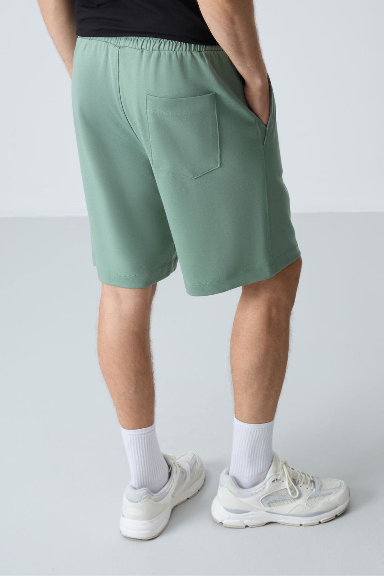TOMMY Men's Cotton-Blend Sweat Shorts 6