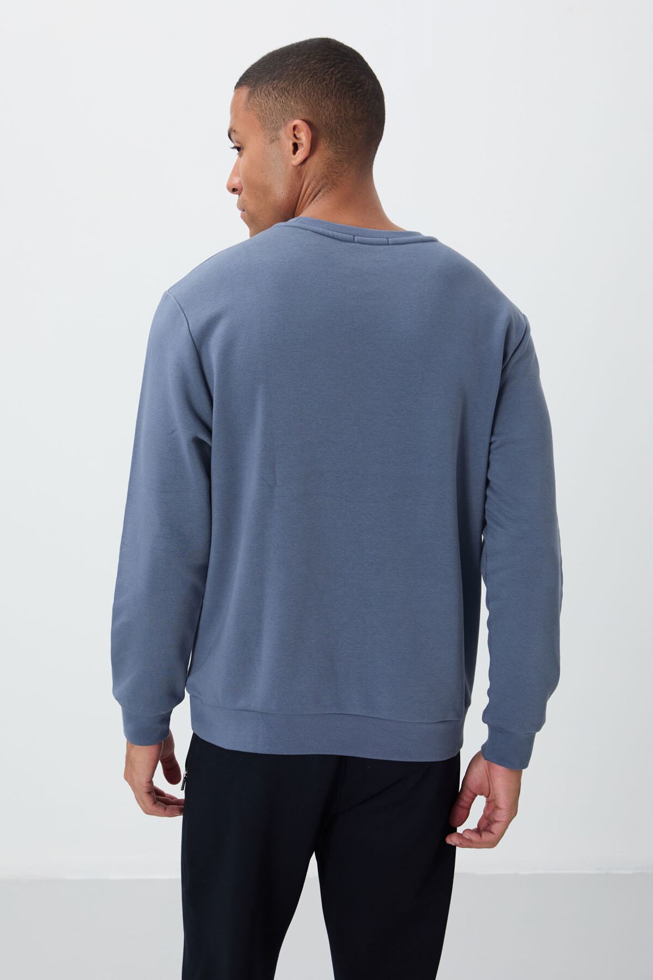 TOMMY Men's Printed Crew Neck Sweatshirt 5