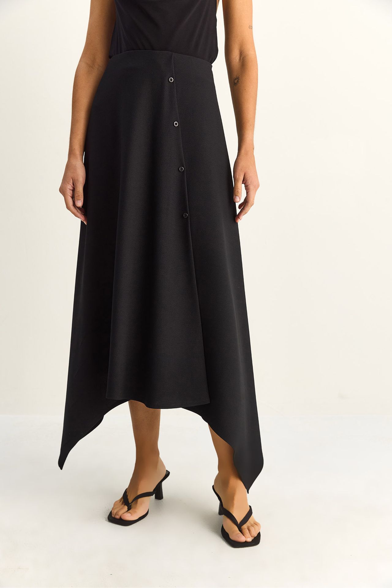 LUCCI Midi A-line Skirt With Button Closure 4